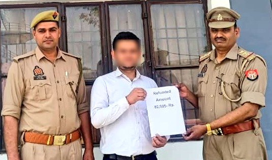Etahpolice's tweet photo. #NewsEtahPolice
एटा- ऑनलाइन ठगी का शिकार हुए पीड़ित के ₹82,905/- वापस कराए वापस 🚨
थाना साइबर क्राइम, एटा की त्वरित व प्रभावी कार्यवाही से पीड़ित को मिली राहत।
साइबर अपराध के विरुद्ध #EtahPolice सतत्, सजग व सक्रिय।
#CyberCrime #CyberAwareness #SafeDigital https://t.co/iA4o8HooLg