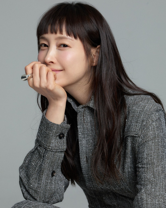 triplem11543909's tweet photo. #Honour #LeeNaYoung
I will post some closing interviews for the cast as they become available. 
I lol-ed when hubby Won Bin kept asking her for spoilers . 
(It's a long extract)

However, some viewers expressed disappointment with the ending, which wasn't a clear-cut case of "good triumphs over evil," as the whereabouts of Baek Tae-joo , the developer of a prostitution app and the final boss, remained unknown, and s*x offender Kwon Joong-hyun didn't receive proper punishment.

Regarding this, Lee Na-young shared her honest thoughts: "I don't think our drama was one that provided a single answer. It's a work that doesn't push for 'you must recover' or 'you must do well' by confronting the pain head-on, but rather waits and listens. So, I think the atmosphere was to leave room for interpretation by not completely wrapping things up."

Furthermore, with a new victim appearing in the final scene, hinting at the birth of another massive criminal cartel, expectations for a second season are rising. Lee Na-young also acknowledged this, saying, "Season 2 is an external story, so I haven't thought that far yet," but added, "After watching the final episode, it did seem like they left a lot of room." She cautiously commented, "Initially, I was worried that if one thing wasn't immersive or lacked plausibility, viewers might tune out. Since this was my first time in this kind of genre drama, I received a lot of contacts, even though I don't have a particularly wide network. Even when I went to exercise, so many people asked me for spoilers. I felt relieved that the viewers were following along well and were curious. That made me think that maybe we could do a next story, even if it's heavy but necessary to tell."

Lee Na-young confessed the difficulty of portraying the character Yoon Ra-young, saying, "It was so challenging." She revealed, "The script was so interesting that I read it in one go. I don't usually set a specific genre; I just go by the script. For this one too, I didn't think much. I just thought it was a role of a lawyer with on-site presence, and since I'd been curious for a while about a story driven by three women, I went in thinking, 'I just need to memorize the lines well.' In other genres, there are many emotional scenes or crying, but this one had none, so I asked, 'This drama has no emotional scenes? I don't need to cry? I just need to memorize my lines?' But everything was emotional."

She explained, "The lines were no joke, and it wasn't just about memorizing them. The tone was important, and I also had to hide my own character's wounds, so it was complicated. Shouting wasn't simple either; just yelling wouldn't suit the character, so that was difficult. On set, I adjusted a lot with the director and filmed with various tones. I went in thinking I could do well just by delivering the lines, but I got a harsh lesson." She added, "It's still difficult. Even if I went back to the beginning, I don't think I could deliver it better just because I've done it now. I'd probably start from zero again. Acting is something that's hard no matter when you do it."

When asked if she referred to actual lawyers, she said, "I know a female lawyer, so I consulted with her a few times. Regarding the costumes, since she's an external messenger, I asked if it was okay to be a bit flashy, if this level of dressing was acceptable. I also looked at foreign female lawyers and Korean lawyers on YouTube, and there doesn't seem to be a fixed standard for that. Since it's also a form of character expression, I didn't put restrictions on it."

Yoon Ra-young is a lawyer who defends s*xual violence victims but also carries the trauma of having been a victim herself. When asked how she prepared to portray this character, Lee Na-young said, "I studied a lot on my own, looking at materials. We can only express certain types of fear through imagination, right? There was a need to express the wounds and trauma to a certain extent, but also things that had to be hidden until episode 8, so I discussed the emotional tone a lot with the director and writer." She also shared, "This is a side note, but I watched 'The Owner of the World' (a play) in the middle because of a promise with the director. I watched it without knowing anything about it and cried a lot. At that time, I was also contemplating how to express this pain and the various ways people live with pain, and seeing that made me cry a lot, thinking about how we are bringing up these difficult stories."

Regarding the change in her character after discovering that Han Min-seo is her biological daughter, whom she gave up for adoption after being r*ped, she elaborated on the details: "Even after finding out she was my daughter, I was so busy trying to protect Kang Shin-jae  and Hwang Hyun-jin that I acted without a break. After finding out she's my daughter, wouldn't there be shock and guilt rather than a change? It's not that I abandoned her; I had a strong wish that she would live without knowing (that she was born from a rape). I also felt another kind of guilt, wondering 'if it were now, would I have made a different decision?' Seeing that this kid was going through the same thing (s*xual violence), the guilt and pain were overwhelming, but I thought, let's not express even that 100%. There were things I had to hold onto even within that, so the emotions weren't one-dimensional."

When asked about the message she wanted to convey through the work, Lee Na-young said, "I learned a lot while doing it. Personally, I always thought the word 'comfort' was difficult when someone is struggling. The word itself is hard. But when you're clutching at straws, words can resonate, and you might read a book and keep going. When I try to comfort someone, I often fumble and end up sending short texts, and I think this drama has that kind of feel. It's not about trying to erase or cover up the pain, but about waiting and listening. Isn't that what we need, until we die? I felt that message strongly. The line I said to Min-seo, 'It's okay if you keep being mean to me,' felt like saying, 'It's okay to let your wound fester. I won't rush you to get better quickly.' I liked that."

Regarding whether the solidarity of the three women resonated with viewers, she said, "I think so. I'm grateful that viewers seemed to empathize well with the three of them. Aren't they all cool? Each character was so different, and the balance among them was perfect. It was fun to watch. It didn't feel skewed toward one person, so I think it was a success in that regard. It's hopeful that the audience followed along as three women tackled a subject that could be quite heavy genre-wise."

Lee Na-young, who hasn't chosen her next project yet, said about her criteria for selecting works, "I don't set any. I didn't know I'd end up doing this one either. I like reading scripts and my heart is always ready to take on a project. I don't know what the next one will be. I don't know what will captivate me. I think I'll just go with whatever influences my emotions at that time." She added, "Female characters are becoming more diverse. In the past, they were one-dimensional, but nowadays they are detailed and subdivided, which is so refreshing. As an actress, I have expectations. And because the audience accepts these kinds of characters, more of them are created, so I'm grateful for that too."

It took three years for her to take on another project after the Wave drama "Park Ha-kyung's Travel Diary." When asked what she did during that three-year hiatus, she said, "I wasn't lazy. I tried to enrich my inner self. Starting from the end of March, I'll be focusing on that again." She revealed a surprising fact: "For example, I'm learning to dance. K-pop dance. I don't know much, so I just go and ask them to teach me anything. Because it's exercise, and I thought it might loosen up my body and help with acting. I learn a hand gesture here and there, thinking my body might remember it and use it for something later, so I just absorb things."

Known to the public for her 'mysterious' image, when asked if she plans to expand her communication channel through YouTube, she confessed her difficulty: "YouTube seems too hard. When would I even film it?" She said, "I am thinking about Instagram, though. But when I go somewhere and talk a lot, I sometimes kick myself in the blanket later, thinking, 'Why did I say that much?' I have high standards for myself. Since I'm not used to this kind of thing, I enjoy watching others' content, but for my own, I think, 'Who am I to do that?' I'm contemplating it."

She also shared an update on Won Bin, who has been on a hiatus from projects for nearly 16 years since the 2010 film "The Man from Nowhere." She said, "His tone is always like a friend's. If I show him something like me singing, he'll say, 'Hmm, okay,' or 'That's better than I thought.' He's enriching his inner self in a different way than I do." Joking about Won Bin's plans to return, she said, "I wonder too. How's that going?" and added, "He also has a strong desire to act. Still, people haven't forgotten him and continue to show interest, so as someone close to him, I'm grateful for that."

Regarding Won Bin's reaction after watching "Honor," she shyly said, "Since I kept not telling him (the next story), he kept trying to pry. He'd say, 'Is it like this?' and I'd say, 'I know, but I'm not telling,' and he kept watching for my reaction. I never told him until the end." She added, "We couldn't watch it all together as a family. I was too embarrassed, so we watched a few episodes together, and I told him to watch the rest later on Coupang Play. Isn't it embarrassing to watch together?" However, her son, who is only 10 years old, couldn't watch it with them due to age restrictions. She said, "He's only watching cartoons for now, so I don't think he really knows about acting. He keeps asking, 'Is that real?'" She expressed her affection for "Honor," saying, "Even if he watches it later, I think it will remain a work that can teach him about society and such things."

Source: https://t.co/hfVcCWhGpm
