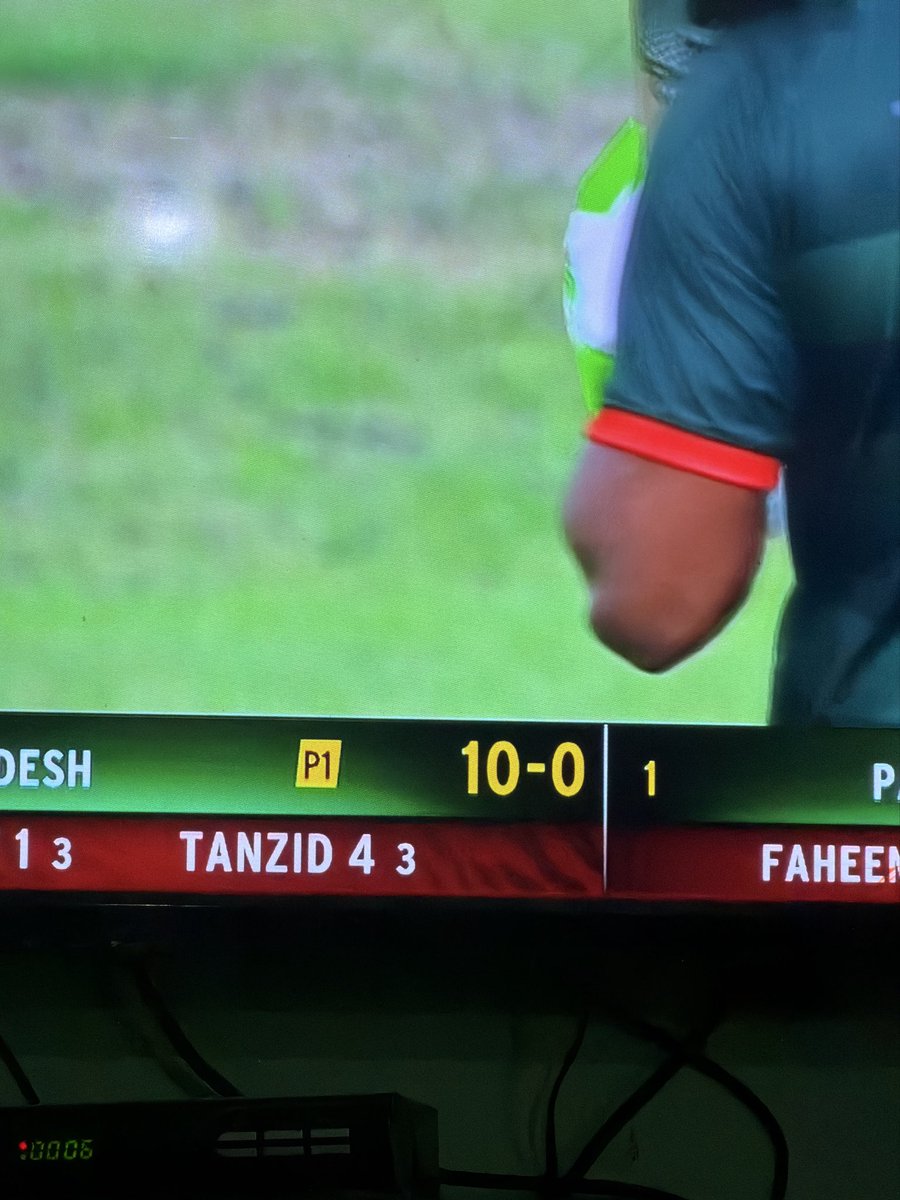 جہاں 10 رن بنانے کے لیے ہمیں 10 اوورز لگے وہاں پریمیئر فاسٹ بالر نے ایک ہی اوور میں 10 رن دے دیے

#ShaheenShah #PAKvsBAN