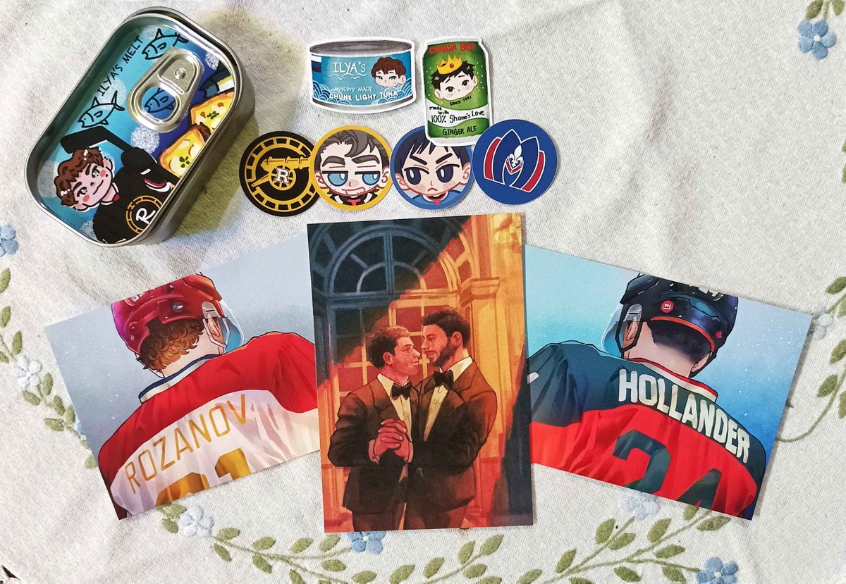 ขอบคุณคุณกวาง <a href="/curvuz/">しか~ หิวเนื้อ ||| @ the cottage 🏡</a> มากๆ สำหรับของจากงาน CQ9 ด้วยนะคะ มีความเกรงใจเป็นอย่างมาก ไม่คิดว่าจะส่งมาให้เยอะขนาดนี้ 😭 จะเก็บรักษาของทุกชิ้นเป็นอย่างดีเลยค่ะ

ขอบคุณศิลปินทุกท่านที่ผลิตงานสวยๆ ออกมาด้วยนะคะ โปสการ์ด Hollanov กับ Skip สวยตาแตกมาก สตก.กับกล่อง Iiya's melt ก็น่ารักสุดๆ