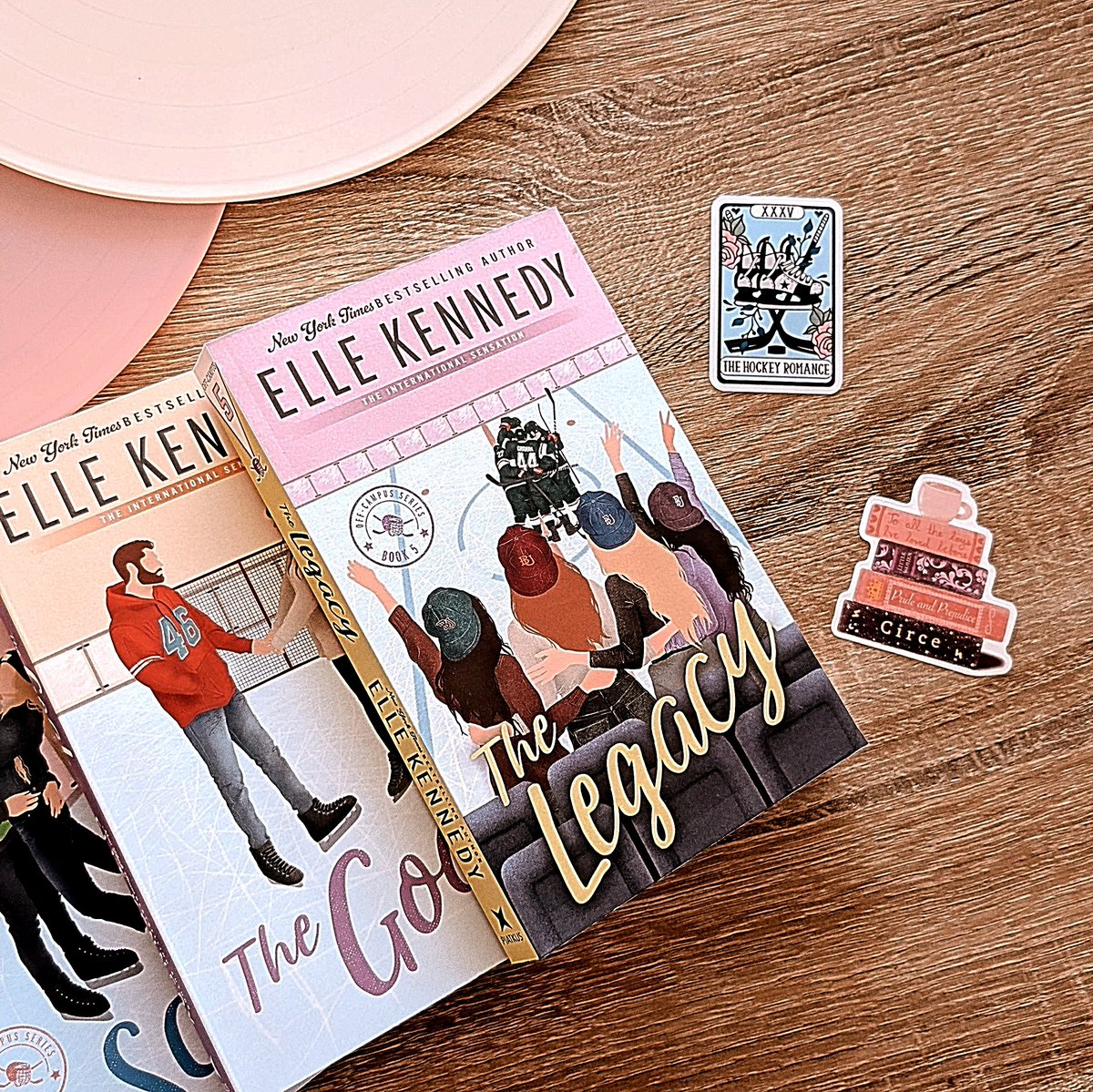 Off Campus 🏒 #books