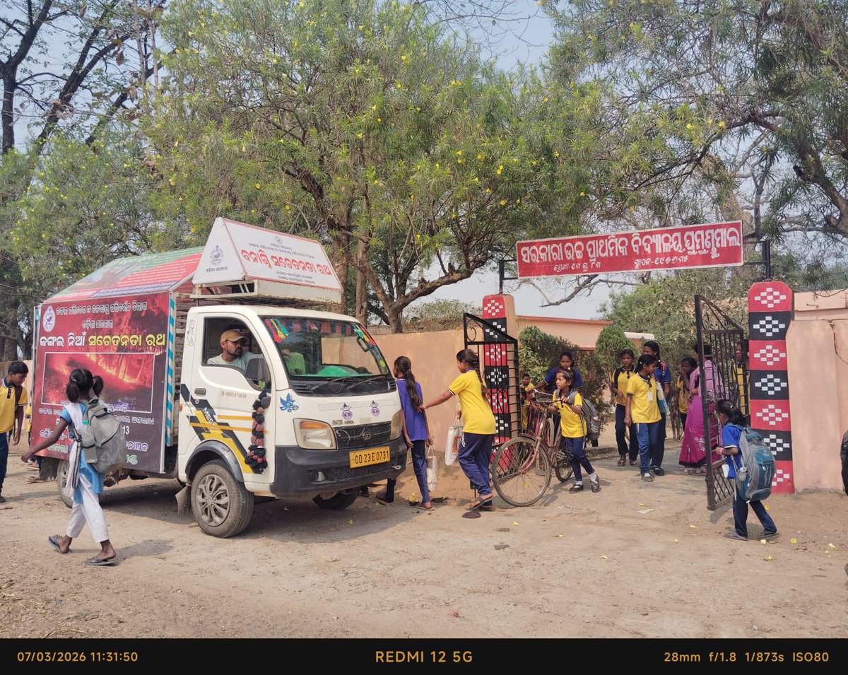 DFO_Bamra's tweet photo. “#Banagni_Sachetanata_Rath” spreading #awareness on forest #fire 🔥prevention across #GPs, #Schools &amp; #Anganwadi_Kendras under #Bamra WL Division, encouraging community participation to safeguard #forests🌳 &amp; #wildlife🐘🦌.
@PCCFWL_Odisha @pccfodisha @SambalpurRccf @ForestDeptt https://t.co/OC9NBU4CkB