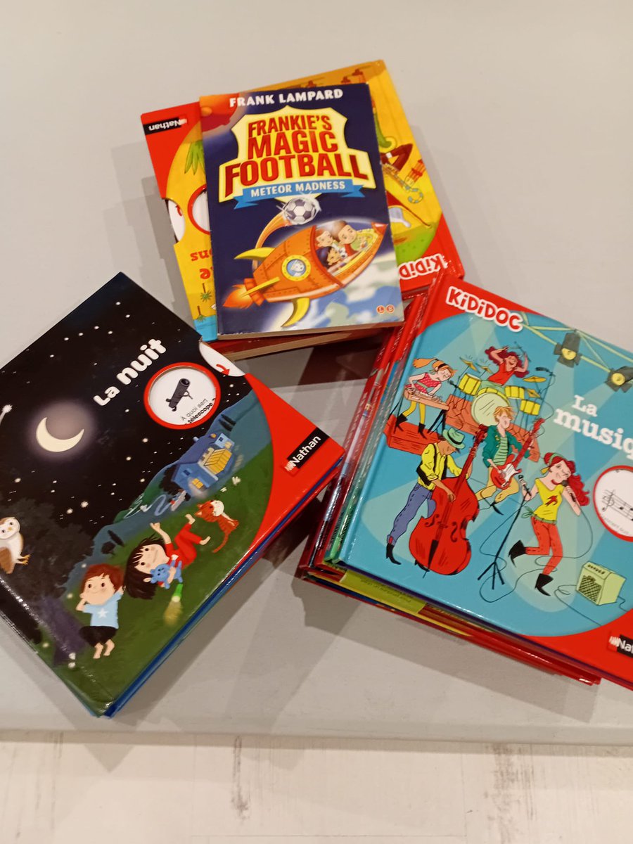 Dimanche, avant le match, nous avons lancé notre opération de collecte de jouets autour du stade.

Merci à nos adhérents ayant aidé à la collecte, mais aussi aux DDVL pour le prêt du matériel et aux donateurs.🙏

De plus, merci infiniment à Olivier Giroud pour le don des livres !