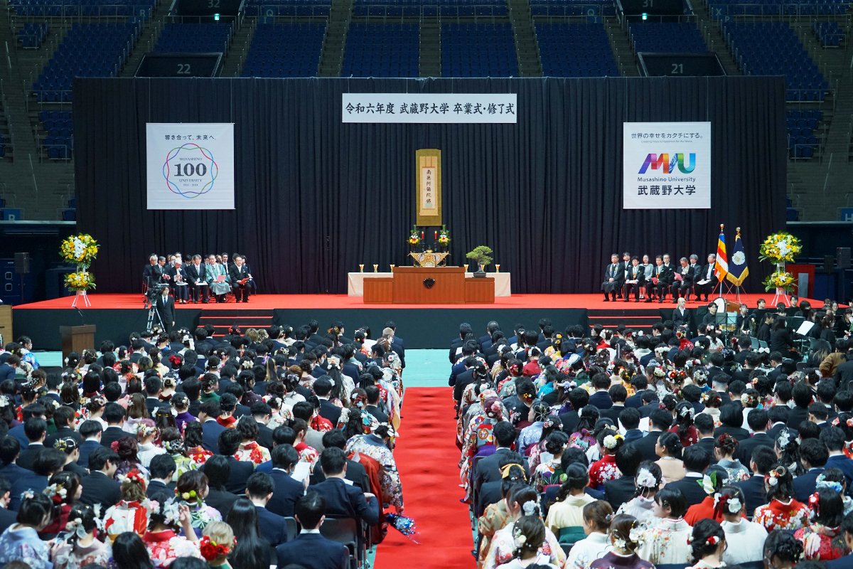 musashino_univ's tweet photo. 明日は卒業式・修了式🎓

3月12日、有明コロシアムにて
卒業式・修了式を執り行います💫
受付時間は学部ごとに異なりますので
ご確認のうえお越しください！
https://t.co/uAw7f1KLm8

お念珠と学生証お忘れないように😳
※学位記は学生証と交換になります https://t.co/JyHgIY9pfK