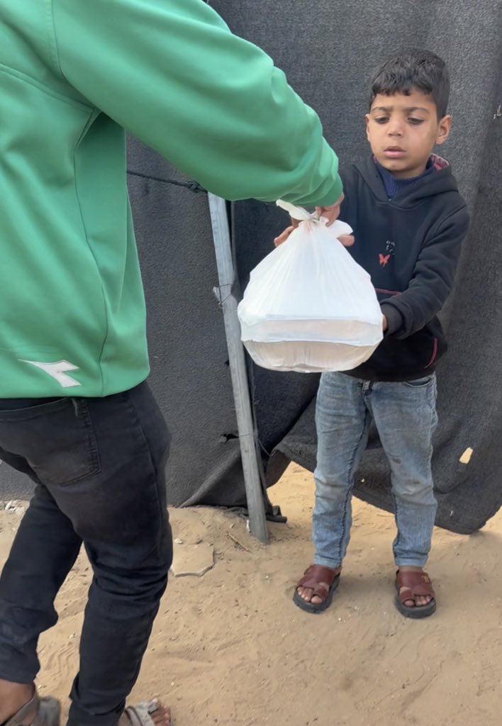 readers4freedom's tweet image. Ramadan meals have been distributed in Gaza. Thank you to our friends at Readers4Freedom and our Indonesian friends for your generosity

Donate to our PayPal: paypal.me/alicehenryli 
Kofi: ko-fi.com/readers4freedom
gopay/spay: 081907879528 (INA)