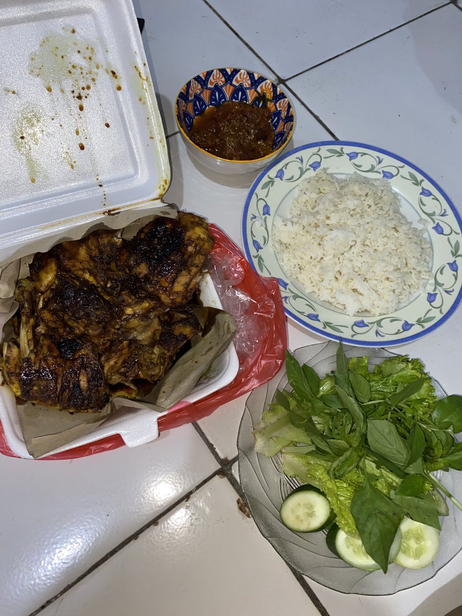DhandutnyaNina's tweet photo. selamat berbuka puasaaa kalian buka pake apa ? @AR_LanaJKT48 @AR_AnindyaJKT48  @M_MikaelaJKT48 
@Y_CynthiaJKT48 @Delynn_JKT48 @M_OlineJKT48 

#BUBARIN #takjiLANAgih #BerbuKaela #bukbercyn #Batalynn #BataLine https://t.co/lf9MH1mRLR