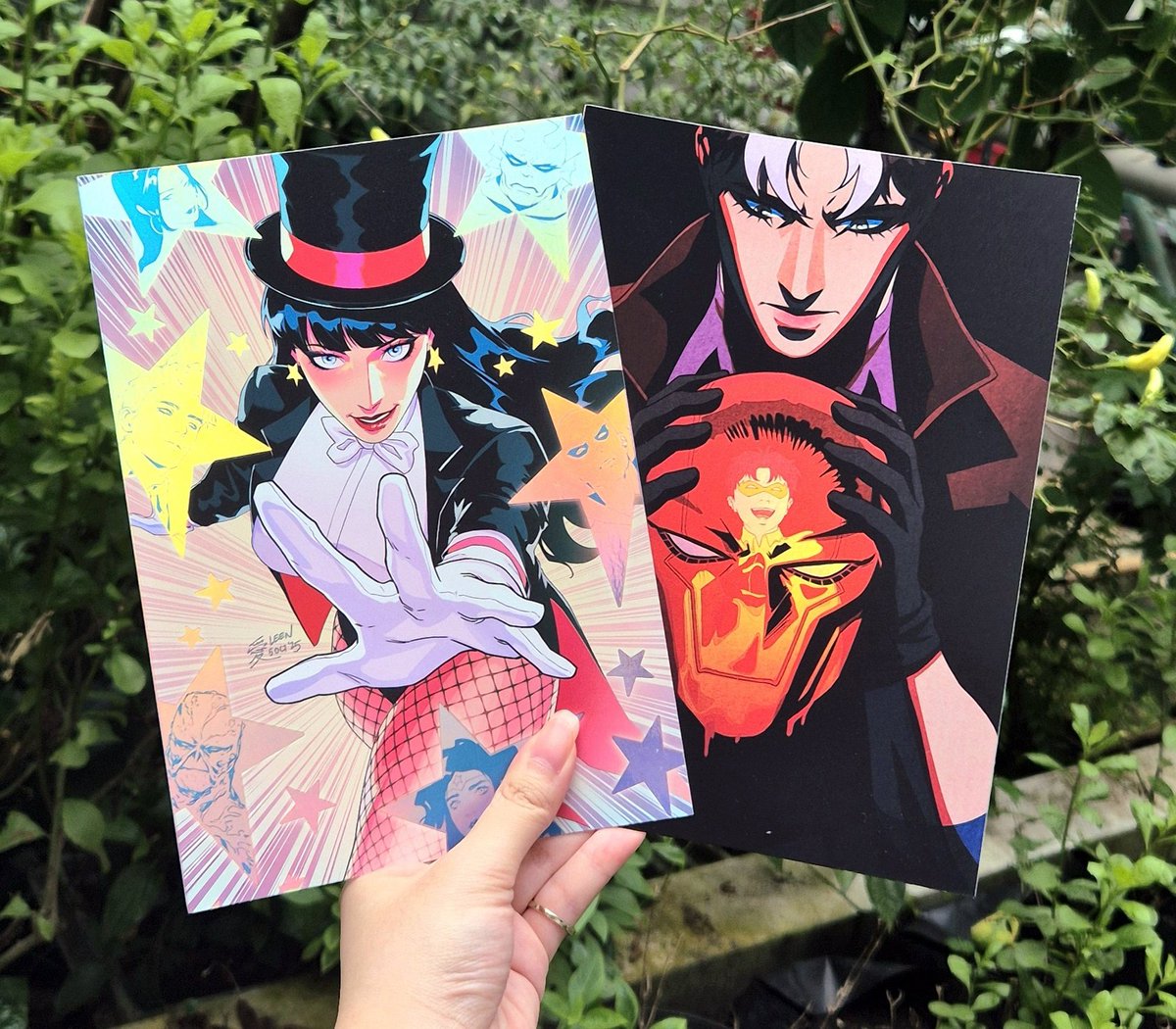 Pic of the Zatanna and Red Hood holo prints