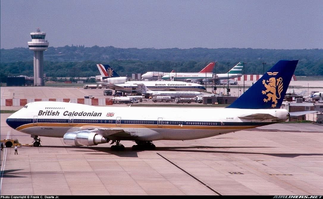n194at's tweet photo. British Caledonian 
Boeing 747-2D3BM G-HUGE
LGW/EGKK London Gatwick Airport
September 30, 1986
Photo credit Frank C. Duarte, Jr.
#AvGeek #Aviation #Airline #AvGeeks #Boeing #B747 #QueenOfTheSkies #BCAL #BritishCaledonian #London #LGW @Gatwick_Airport #Gatwick 🇬🇧 https://t.co/Gv6gXm0Z2C