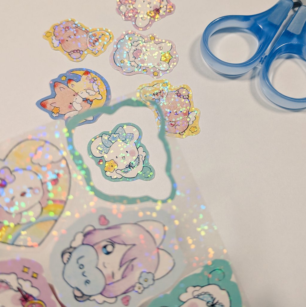 ホログラムシール︎.*･ﾟ
カット作業好きなのであまり苦じゃないんですけど、キラキラで目がチカチカしてきてそれだけちょっと大変です😳💫