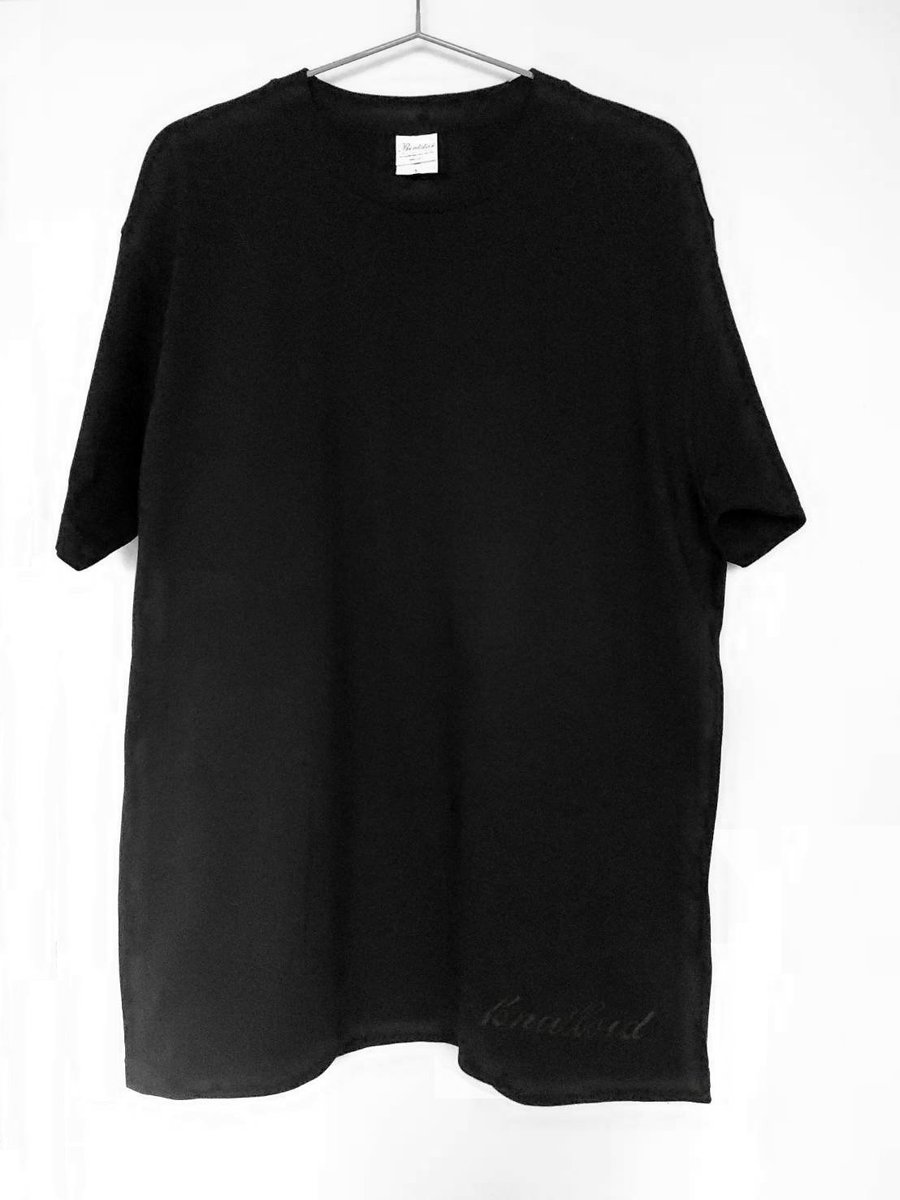 knulloid's tweet photo. ライブ会場でTシャツを販売します。1枚4000円です。現在量産が間に合っていないため、3/22のライブ会場ではMサイズ1枚・Lサイズ1枚のみの販売となります。
#knulloid https://t.co/Zs9RdWF3P0