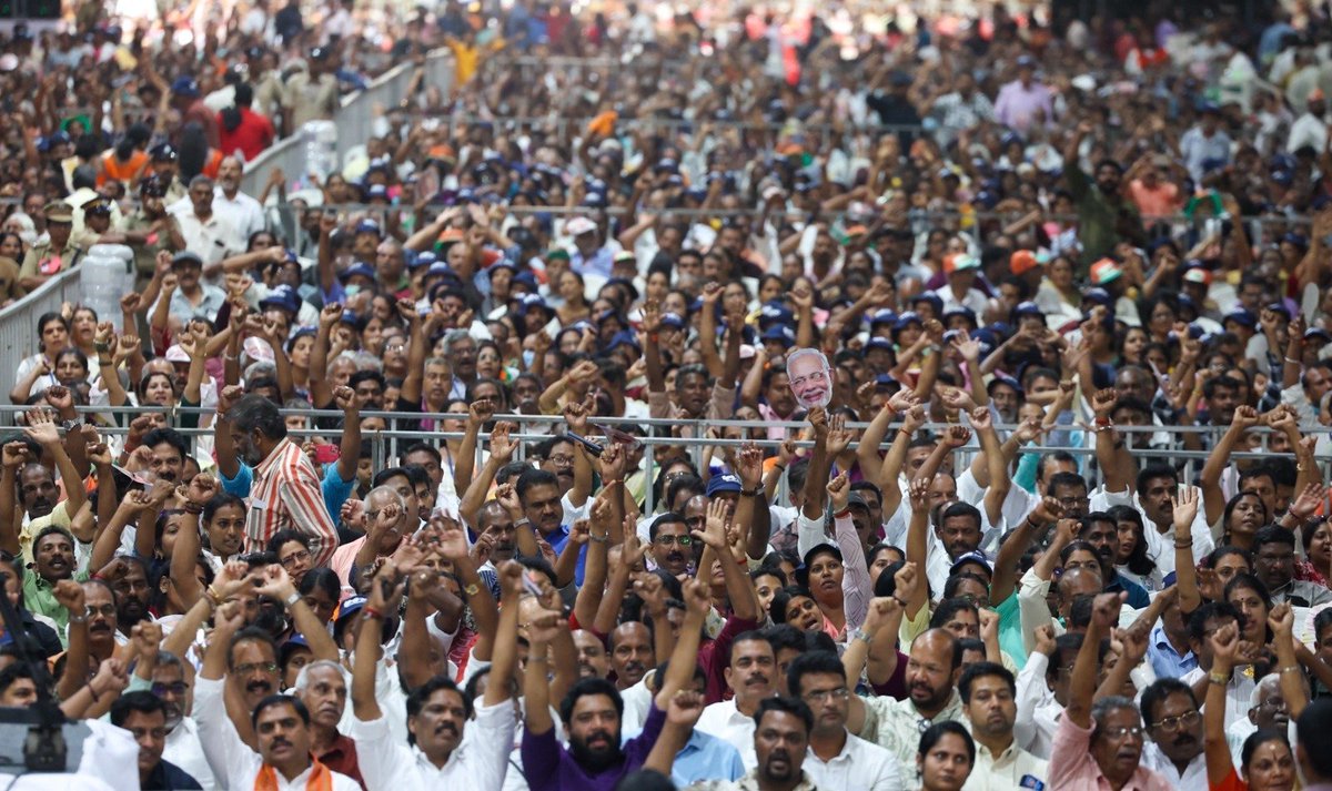 narendramodi's tweet photo. എറണാകുളം എൻഡിഎയോടു കാട്ടിയ അത്യുത്സാഹം കേരളത്തിന്റെ മനോഗതിയുടെ നേർക്കാഴ്ചയാണു നൽകുന്നത്... എങ്ങും എൻഡിഎ തന്നെ! https://t.co/BCpNFJFiKk