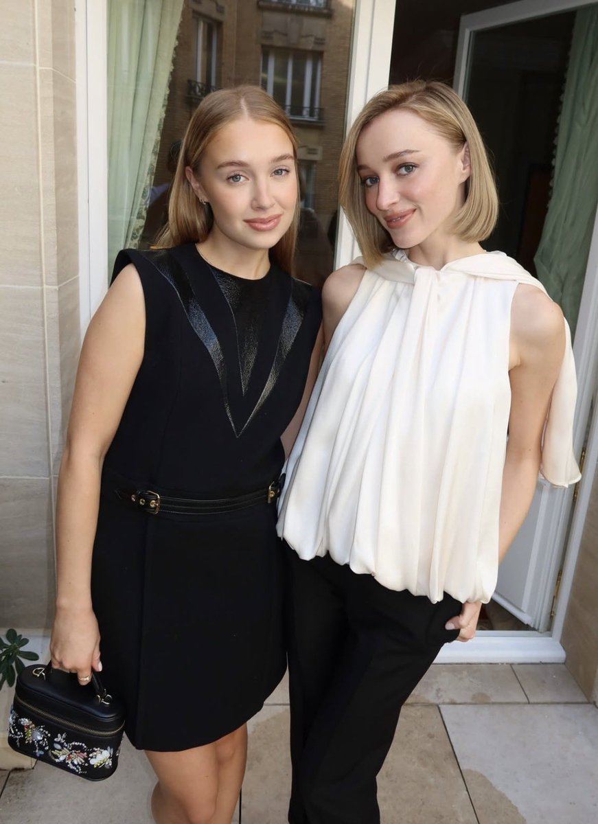 All about Phoebe Dynevor tweet media