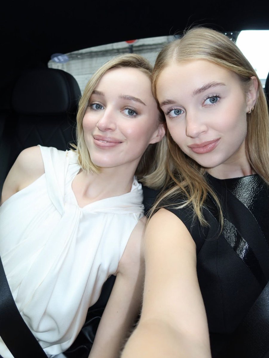All about Phoebe Dynevor tweet media
