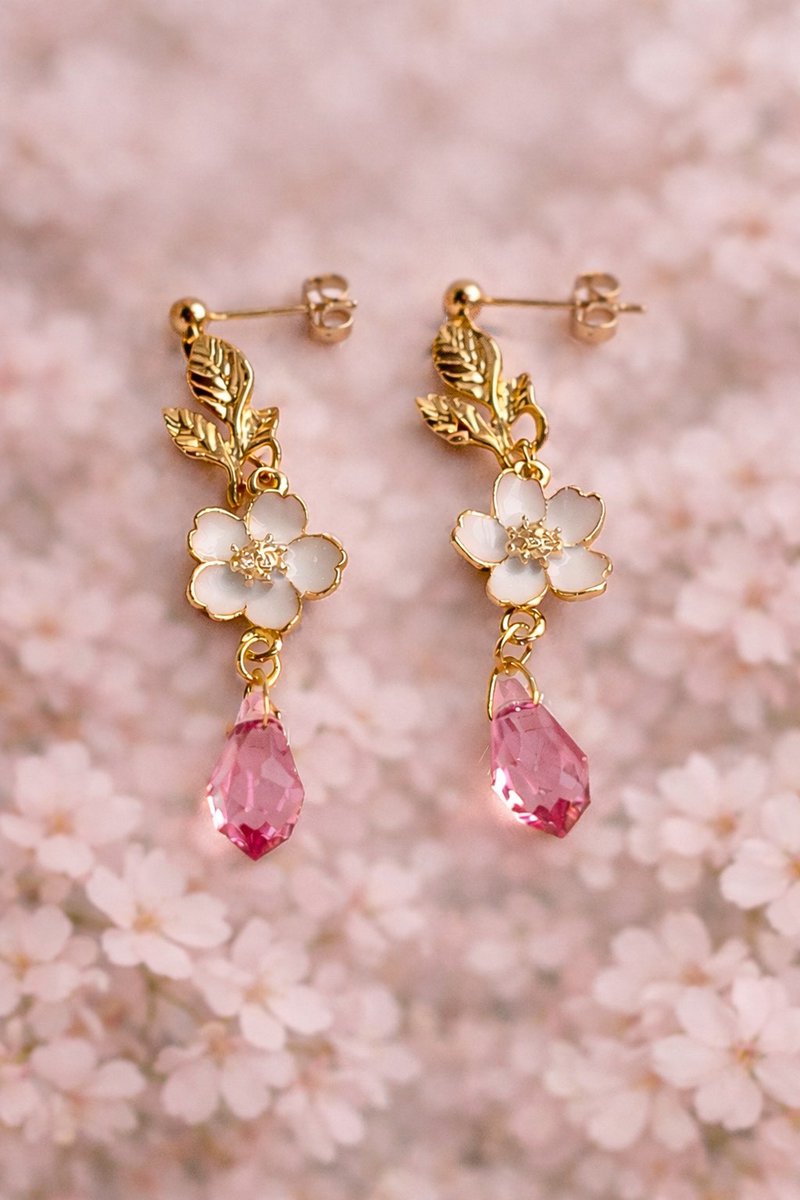 1213Handmade's tweet photo. さくらとしずくのピアス＆イヤリング　２種
いちごの花と果実のピアス＆イヤリング

春らしいステキな商品です
是非複数買いして、20％オフでゲット！
セールも中盤、売り切れる前に手に入れて～

https://t.co/7NmHbCBdDi https://t.co/lKKFZkgCh1