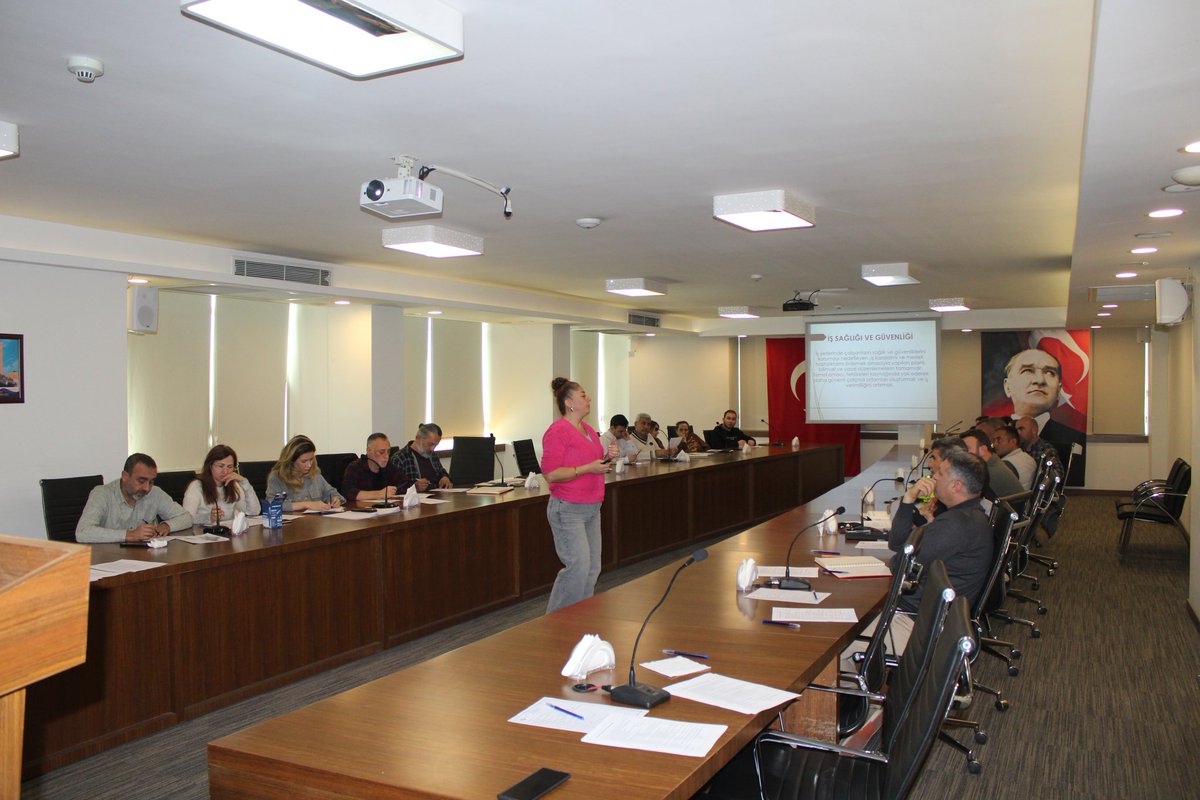 tarsusosb's tweet photo. Tarsus OSB’de Temel İş Sağlığı ve Güvenliği Eğitimi Gerçekleştirildi
Tarsus Organize Sanayi Bölgesi Müdürlüğü personeline yönelik Temel İş Sağlığı ve Güvenliği Eğitimi düzenlendi. Eğitim programına Tarsus OSB yönetimi, kurum yetkili birim müdürleri ve personel katılım sağladı. https://t.co/YE7o8GpYeG