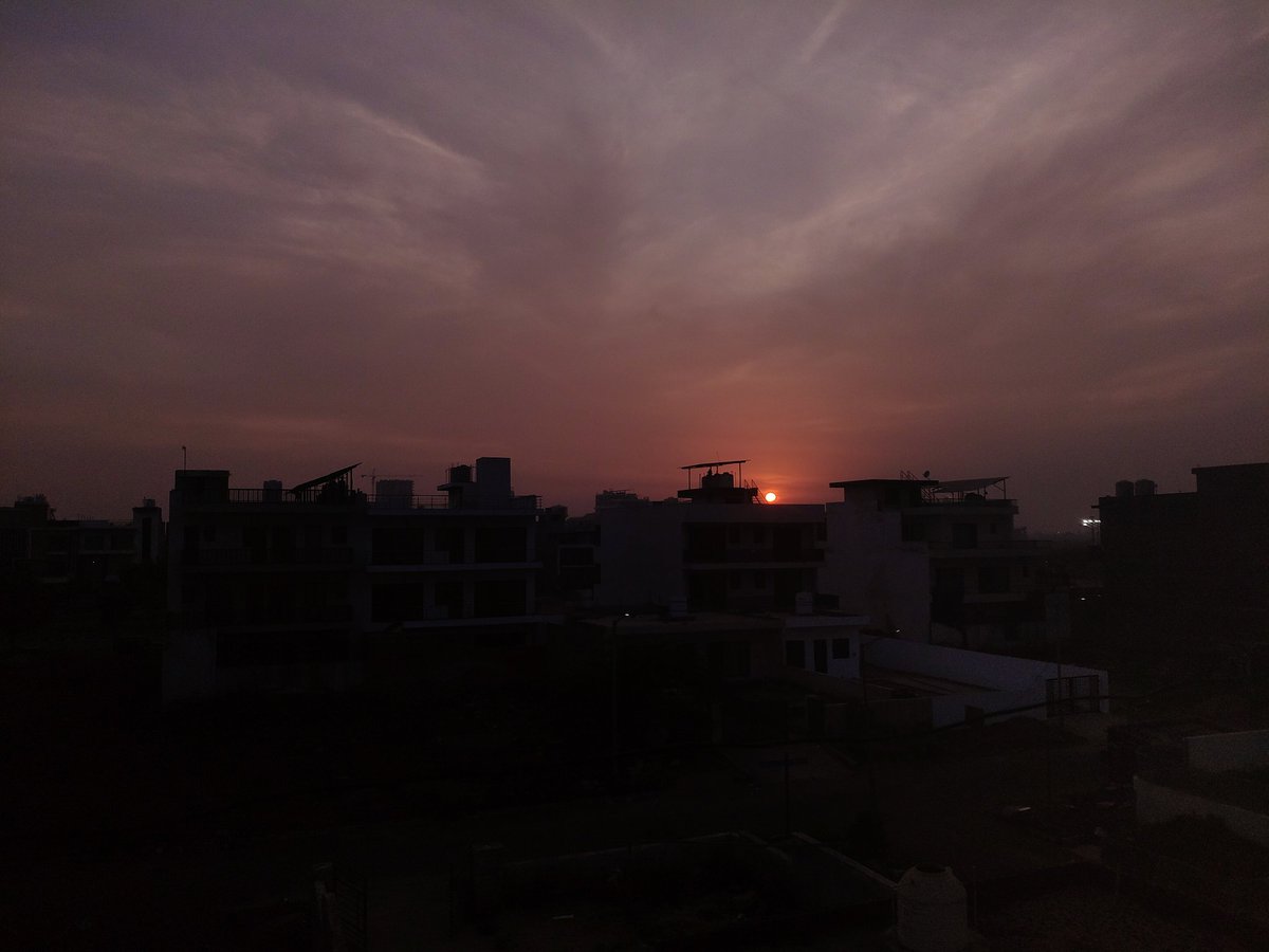 Sunsets are more beautiful than sunrise. Kyuki Merese subha ko nahi utha jata hai 🤣😆