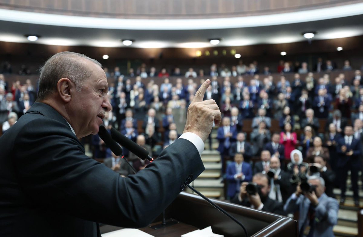 Akparti's tweet photo. "Türkiye edilgen konumdan çıkmış, bölgesinde denklem, oyun kurucu rol üstlenmiştir. Türkiye'ye el uzatanın eli yanar, dil uzatanın dili yanar."

Genel Başkanımız ve Cumhurbaşkanımız Sayın Recep Tayyip Erdoğan, TBMM Grup Toplantımıza katıldı. https://t.co/QRxU9i92qC