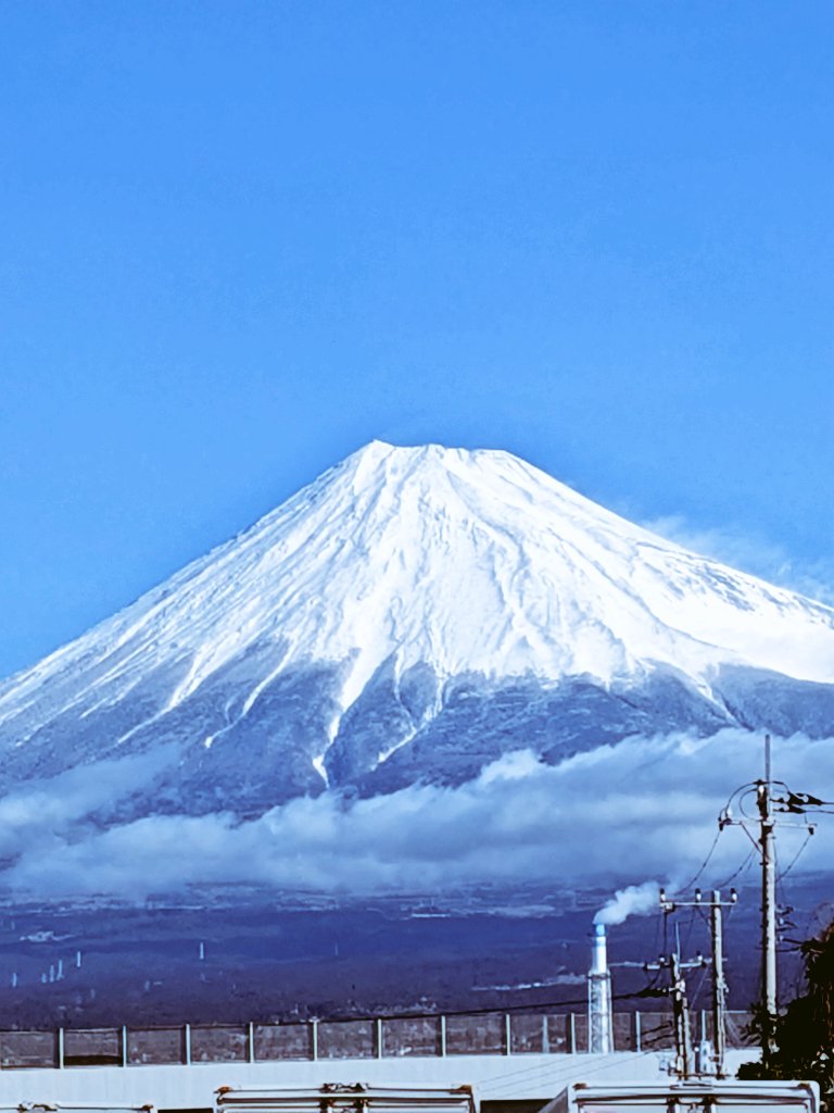 vNv9WgyH4XhlLXh's tweet image. 富士山がとても綺麗で見惚れました🩵💕
#富士市 #富士山 #fuji #fujisan #綺麗 #きれい