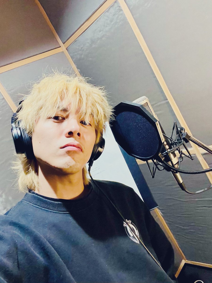 Takuya_IDE_info's tweet photo. 34ちゃい最後のお仕事はレコーディングでした🎤！
この一年もいっぱい曲を書いた気がします🔥はたらきました。
すぐZeppワンマンがやってきます🚂
まだまだ頑張ります〜！！ https://t.co/fNOJKUeNt8