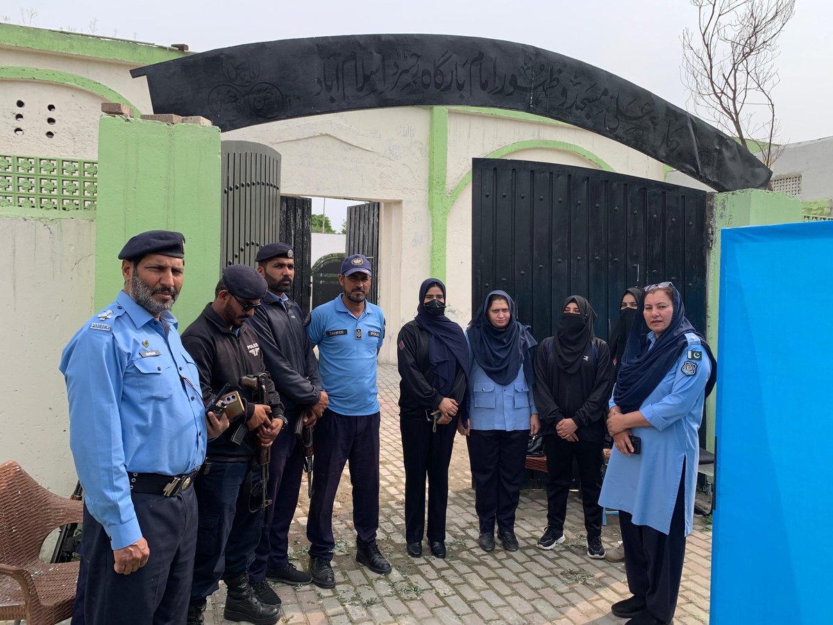 ICT_Police's tweet photo. اسلام آباد پولیس کے افسران و جوان یومِ حضرت علی رضی اللہ عنہ کے موقع پر اپنے فرائض احسن طریقے سے انجام دے رہے ہیں اور شہریوں کے جان و مال کے تحفظ کو یقینی بنانے کے لیے ہمہ وقت مستعد ہیں۔
#WeRIslamabadPolice #ICTPolice https://t.co/ffXMJ6zJBz