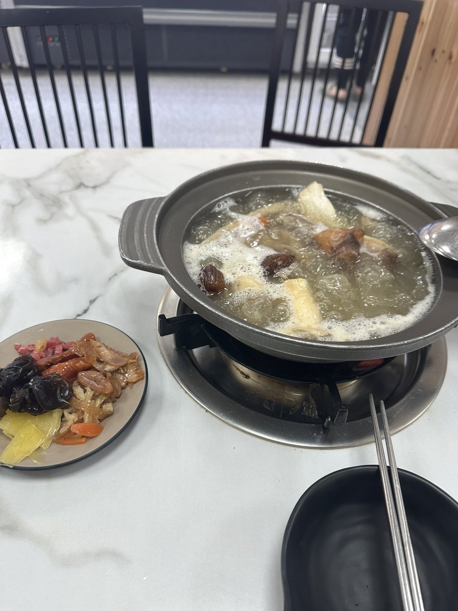 Tsubasanasi's tweet photo. 吃完羊肉爐回去幹正事🫠 https://t.co/7cC0hgnNDg