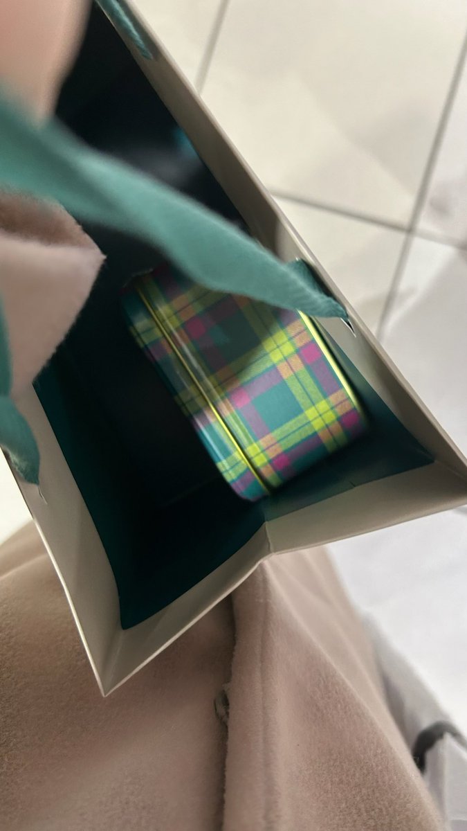 suzu_ol_vlog's tweet photo. パレスのクッキー缶、これが断トツで好き！塩バター&amp;メープルの2種入り、新宿伊勢丹限定缶。芳醇なバターの風味が口いっぱいに広がって超おいしい。シンプルで誤魔化しが効かない王道のクッキー👑マクミランのチェック柄なのもかわいいし、ホワイトデーのお返しにぴったりだと思います🤍🍀 https://t.co/Oz4HFe9WBa