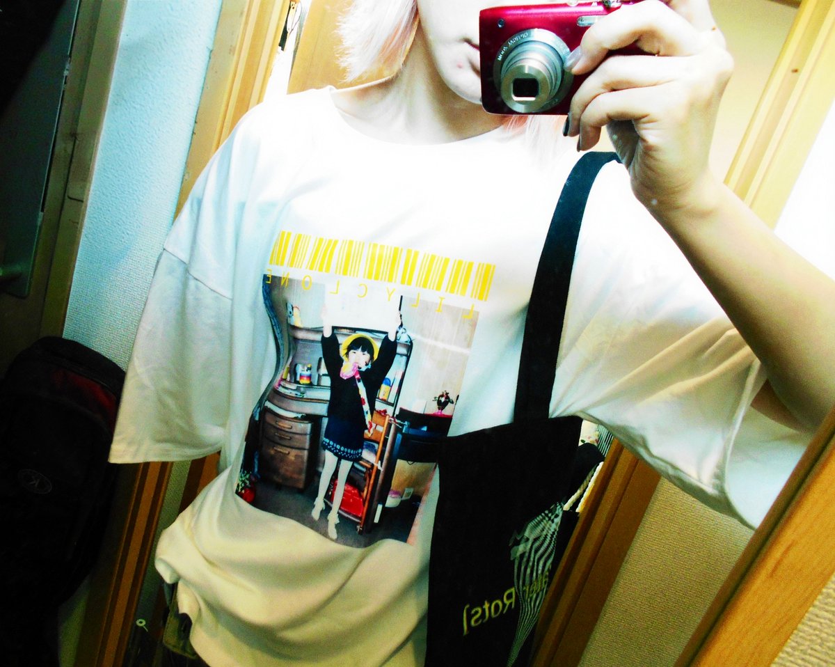 LilyClone tweet media