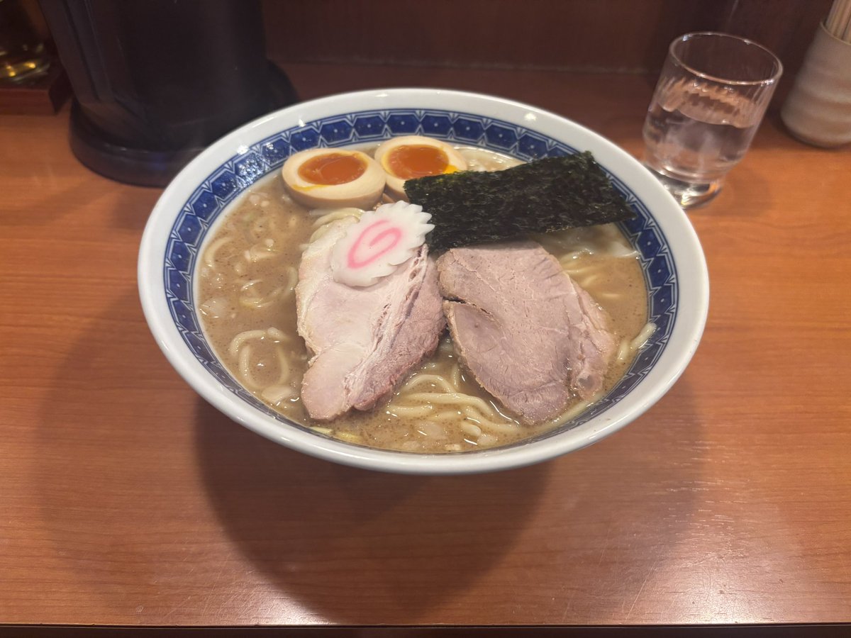 麺恋処 いそじ
丸得中華そば
魚介豚骨の中華そばでうまかった
ボリュームたっぷり