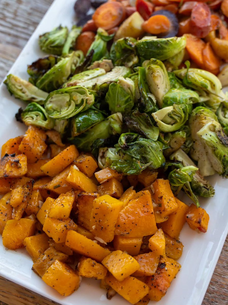PirhoGrill's tweet photo. Real food starts with real ingredients. 🌿
That’s why our seasonal vegetables, made with herbs and extra virgin olive oil, are roasted daily in small batches.
Add them to your next bowl or pita at PI·RHO!
#OttawaFood #CalgaryFood #TrueFood
#FreshGreekGrill 🇬🇷 | $HBFG https://t.co/hHWxPmIupZ