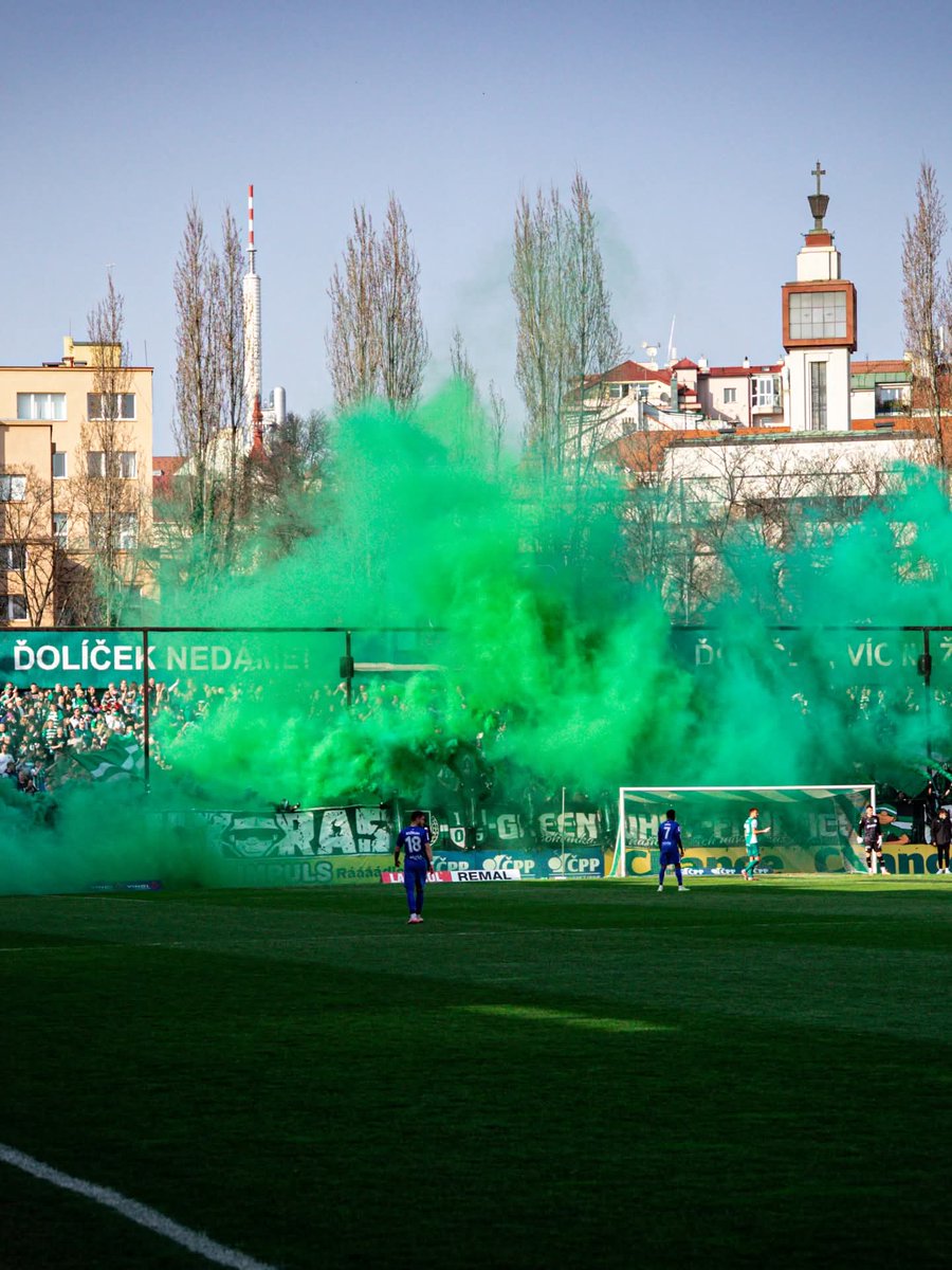 S mikrofonem za klokanem tweet media