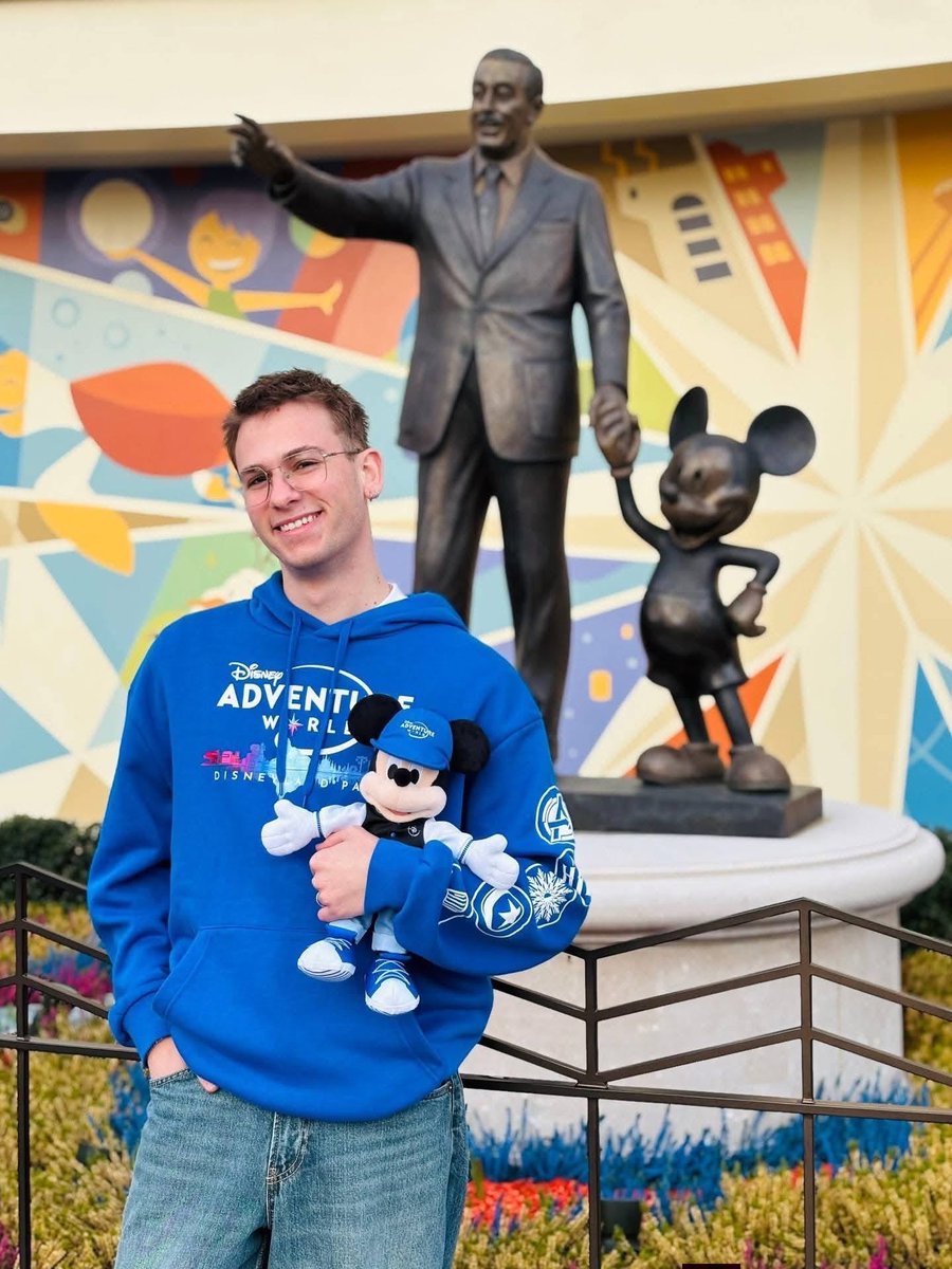 Salon Mickey tweet media