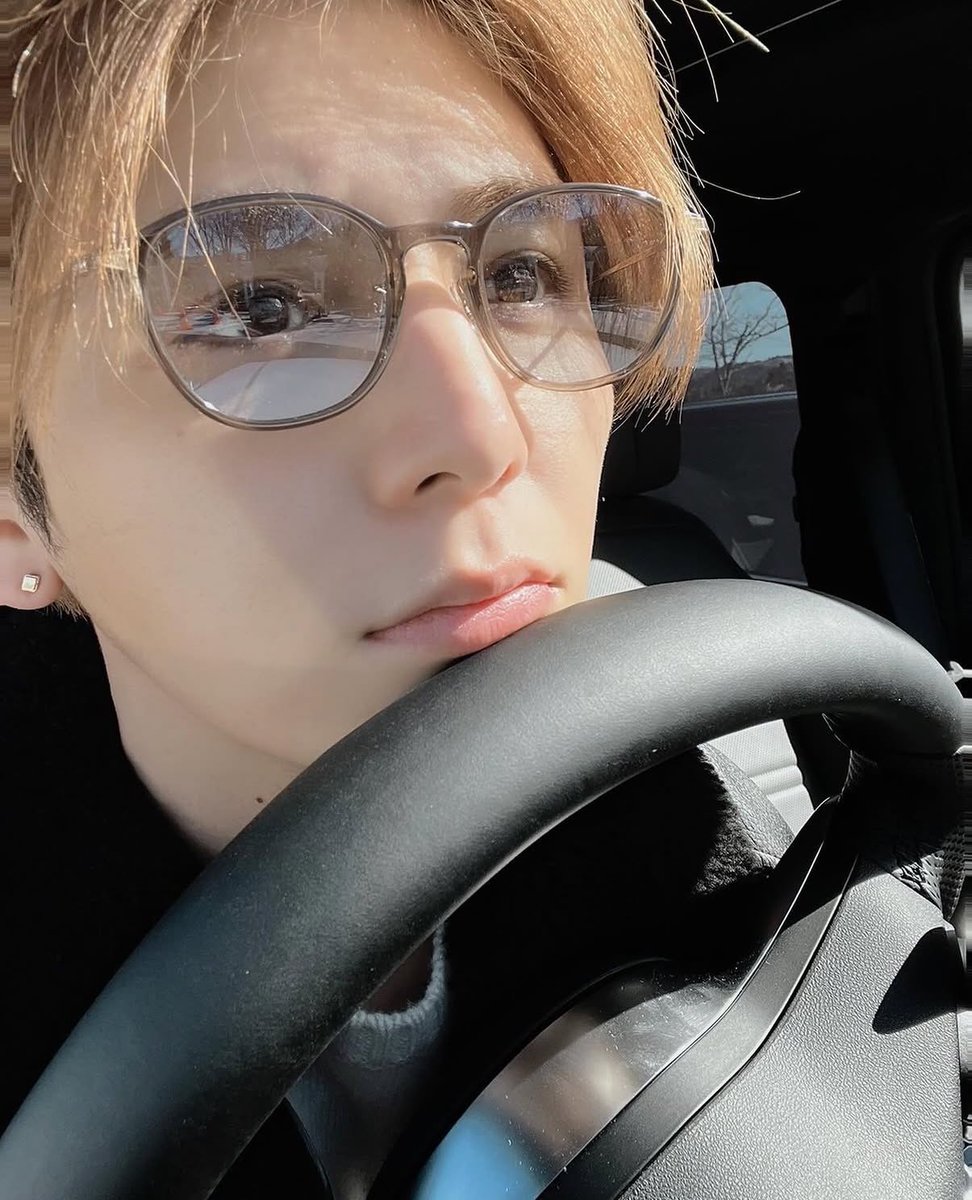 yamamichan_0509's tweet photo. 山田涼介の運転姿見れる世界本当に幸せすぎるわ…ありがとうの感謝しかない🤦‍♀️❤️‍🔥

ハンドルを持つ手が色気がありすぎてメロメロリ😵‍💫😵‍💫😵‍💫❤️‍🔥 https://t.co/5qIwE1ZqD8