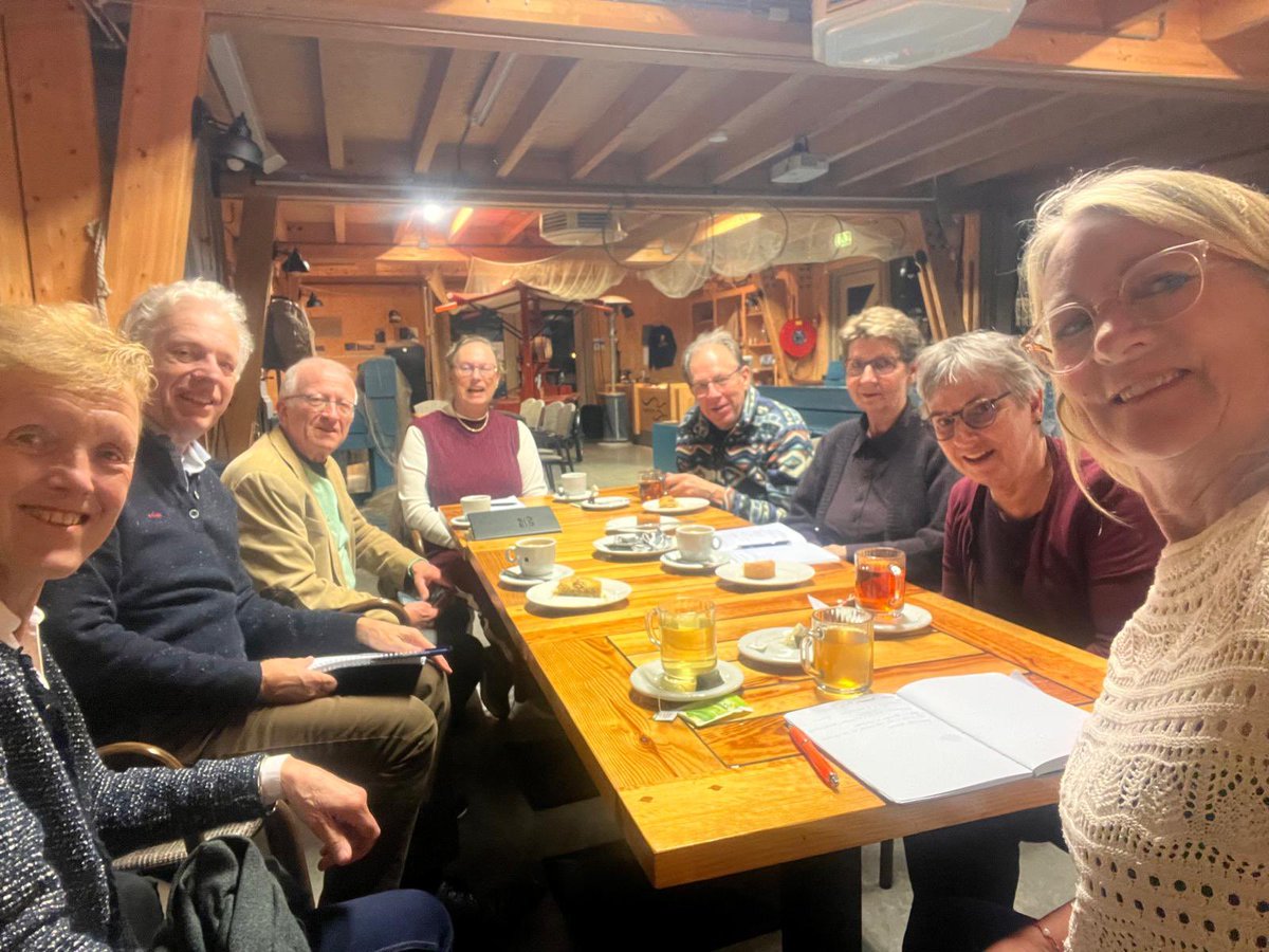 OudErmelo's tweet photo. Met een vertegenwoordiging van ons bestuur op bezoek bij historische vereniging Herderewich. Bijpraten en wederzijds inspiratie opdoen  Bovendien gezellig ! https://t.co/Ug5fGCqhQx