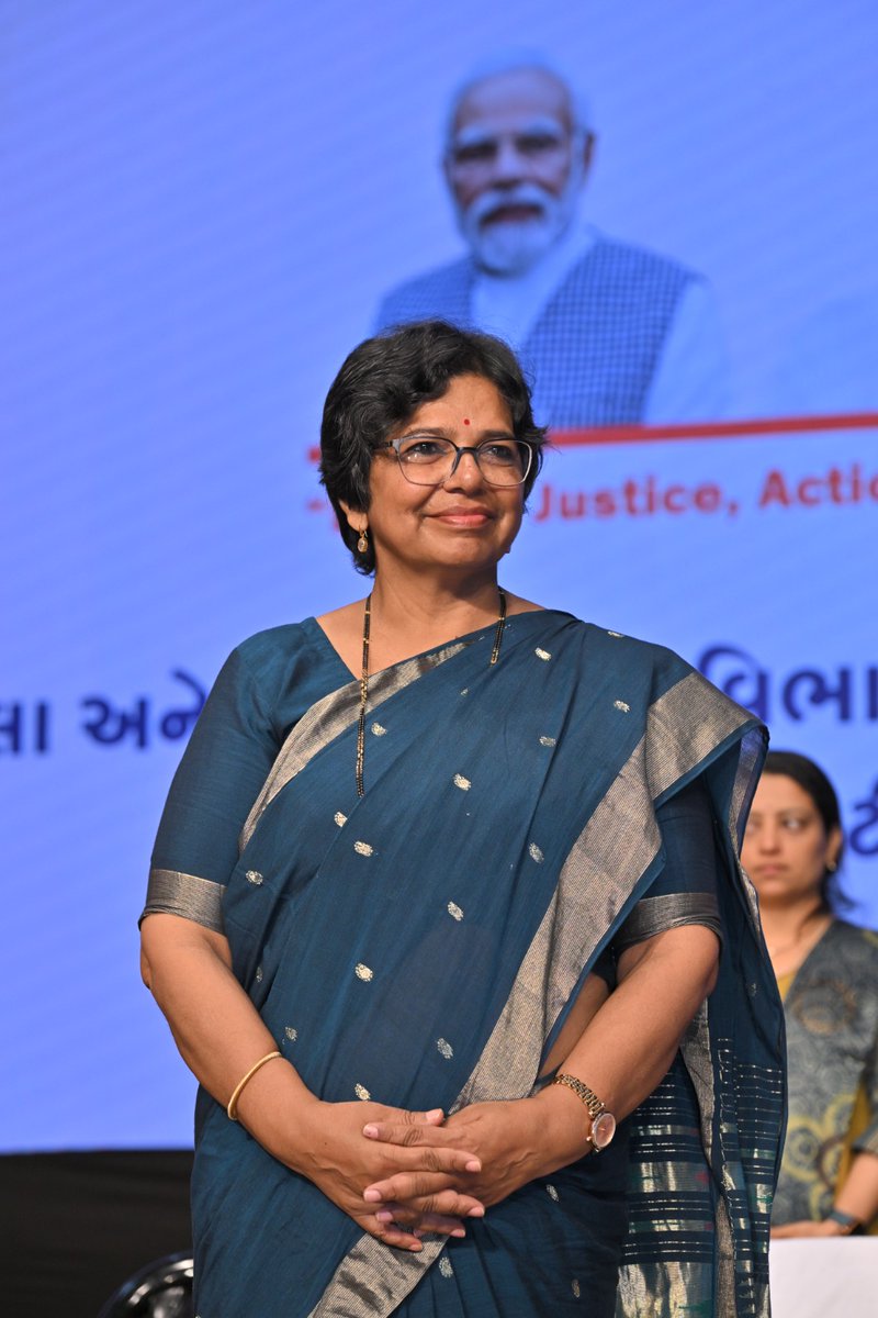 📍 वडोदरा, गुजरात
महिला एवं बाल विकास विभाग, गुजरात सरकार तथा वडोदरा नगर निगम के संयुक्त तत्वावधान में आयोजित विशेष महिला संवाद कार्यक्रम को संबोधित करने का अवसर मिला।

महिला सशक्तिकरण का एक महत्वपूर्ण आधार कानूनी जागरूकता भी है। भारत में महिलाओं की सुरक्षा और अधिकारों की रक्षा