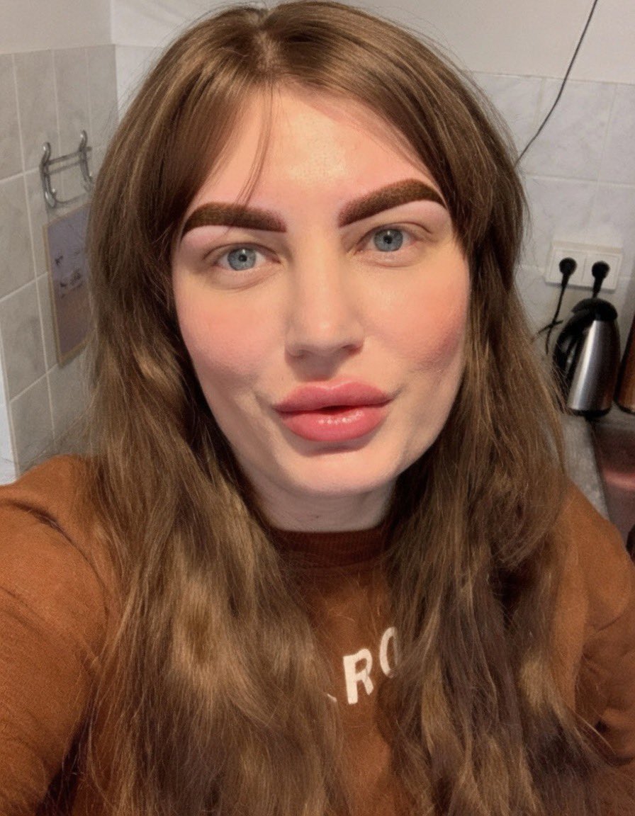 ellie b. tweet media