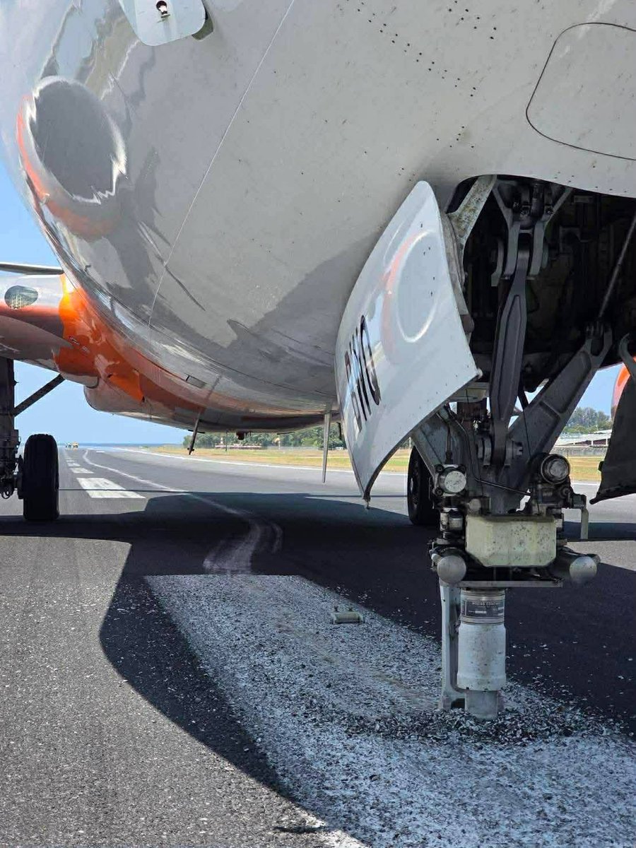 flightradar24's tweet photo. Phuket International’s sole runway remains closed almost seven hours after Air India Express flight #IX938 suffered severe nose wheel damage after a hard landing. So far, 20 flights have diverted to other airports.
The runway is currently set to open in another 3,5 hours—at 14:00 UTC (21:00 local time). Image credit: @DailyDeccan
