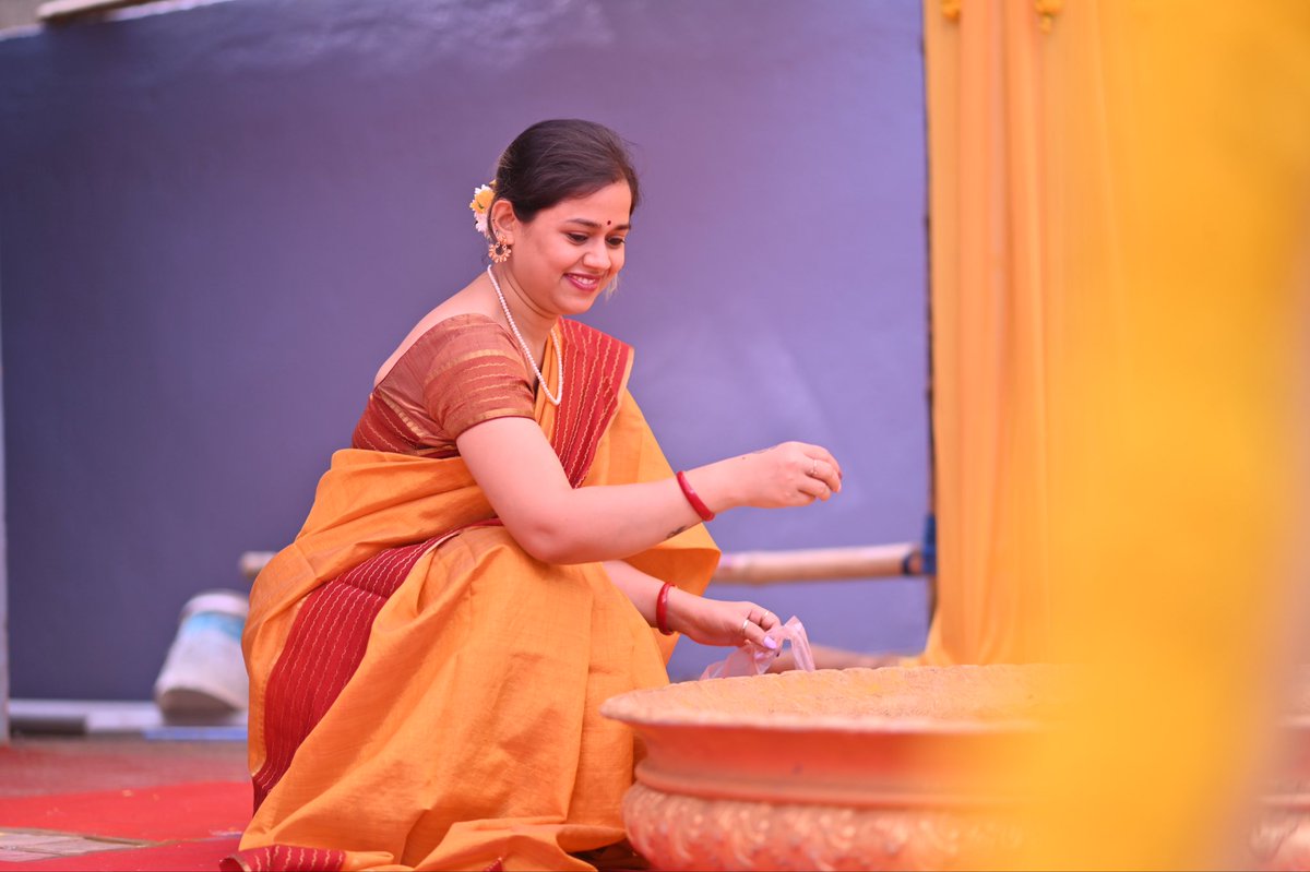 amritabOfficial's tweet image. Grace in every tradition, beauty in every ritual. 🌼

Wrapped in culture, carrying generations of love.

[Saree, Traditional]

#instapic #saree #sareelove #photoftheday