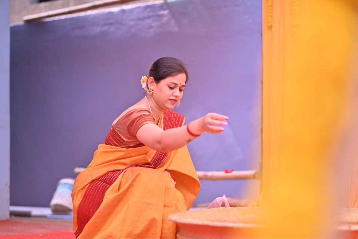 amritabOfficial's tweet image. Grace in every tradition, beauty in every ritual. 🌼

Wrapped in culture, carrying generations of love.

[Saree, Traditional]

#instapic #saree #sareelove #photoftheday