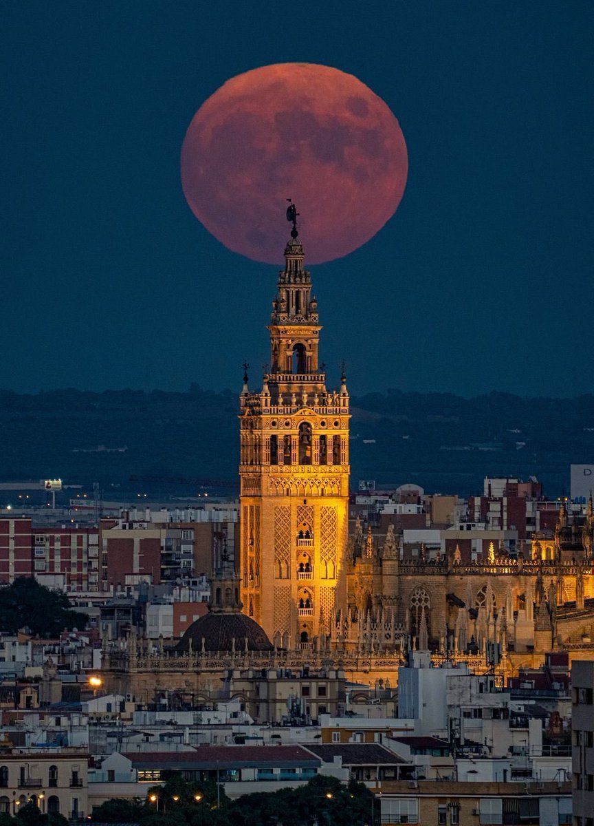 Hasta la Luna sueña con Sevilla.
