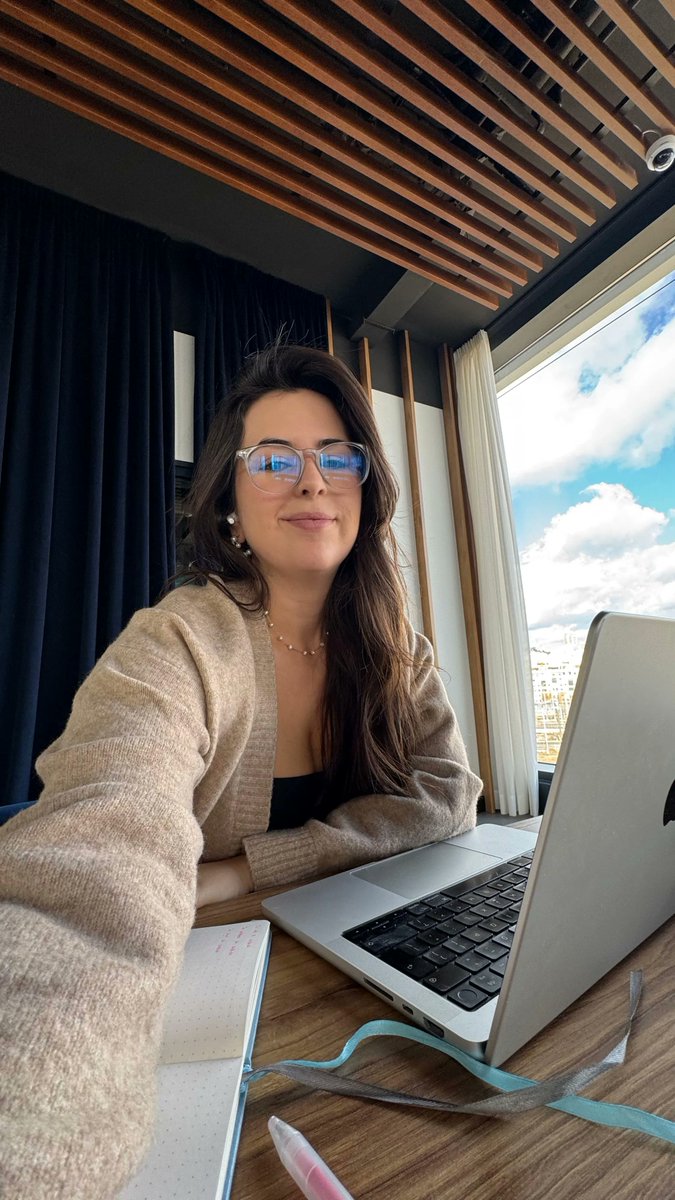 Carla tweet media