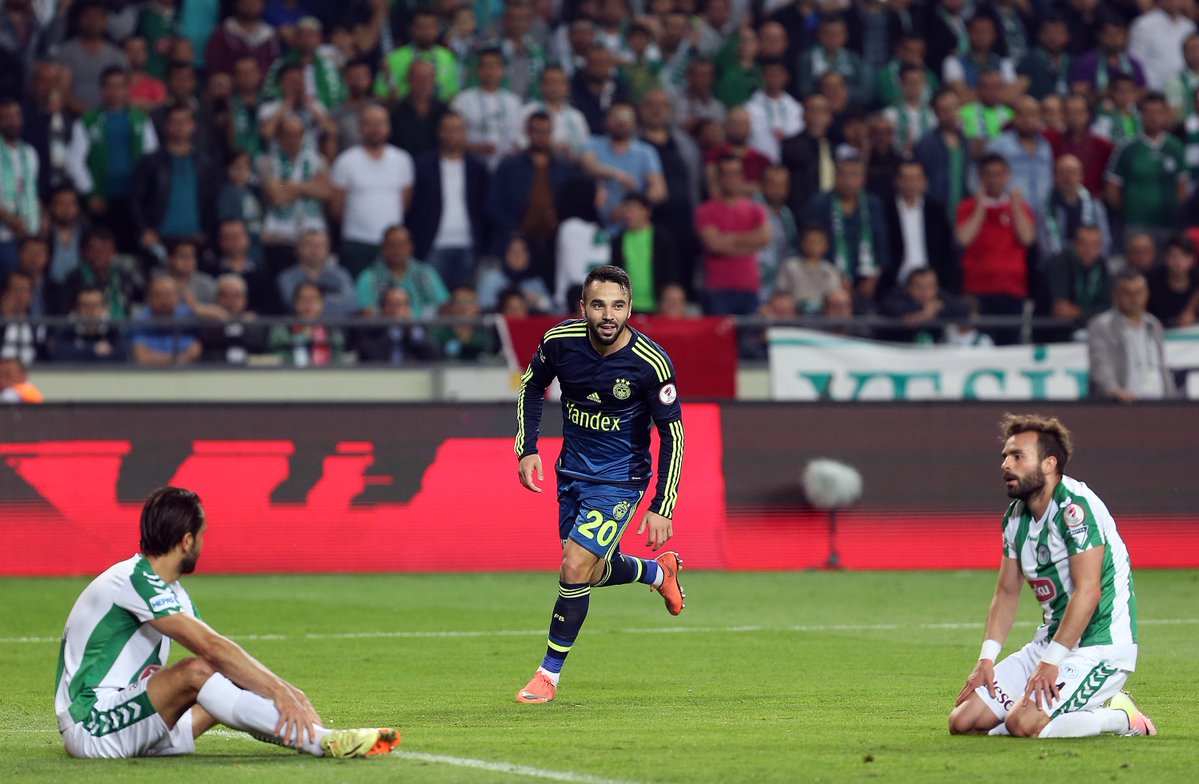 Çubuklu forma - Beyaz şort tweet media