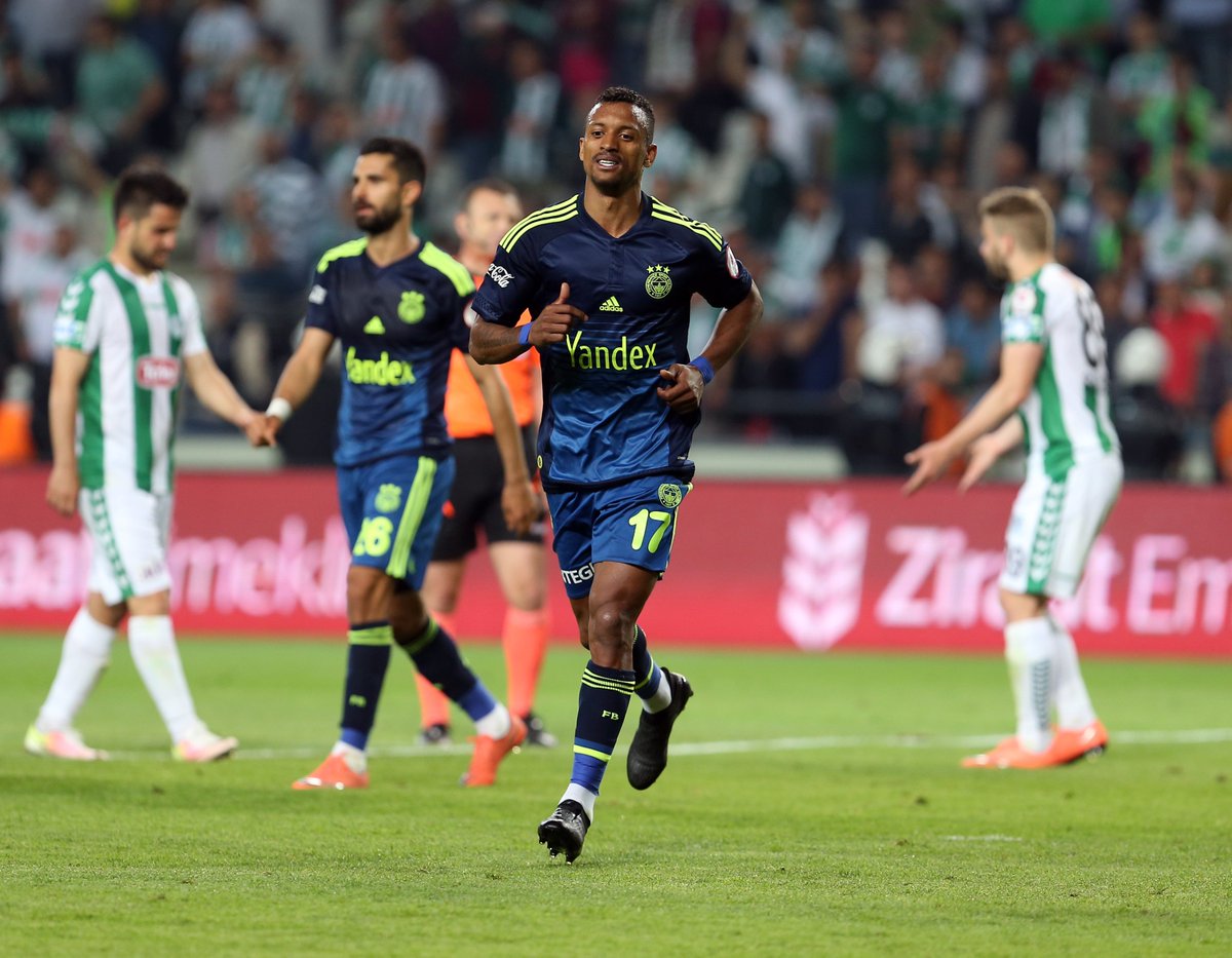 Çubuklu forma - Beyaz şort tweet media