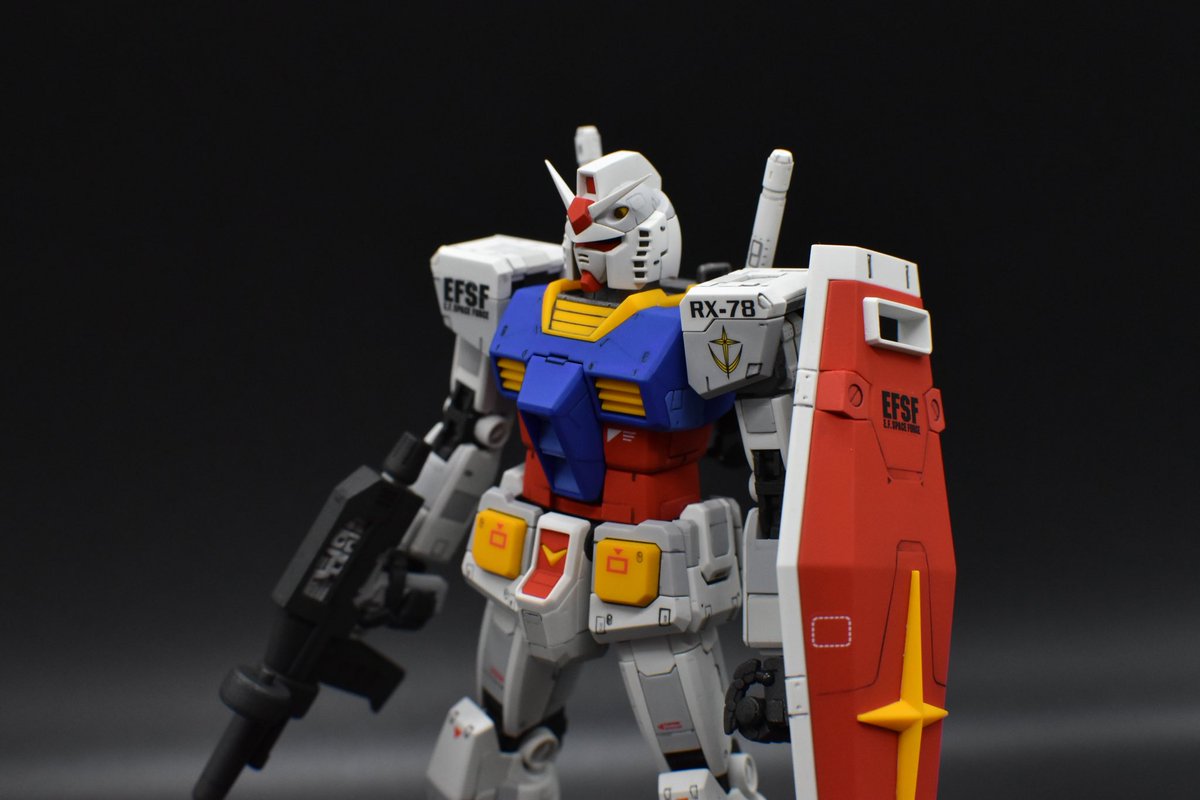 txa511's tweet photo. RG ガンダム Ver.1.0できた！
12年ものをバラしてゲート処理して塗っただけ
当時ガンダム用の水転写デカール買った記憶があるんだけど無くて涙目
#ガンプラ https://t.co/z9QQ6WobgY
