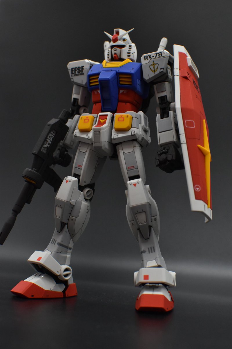 txa511's tweet photo. RG ガンダム Ver.1.0できた！
12年ものをバラしてゲート処理して塗っただけ
当時ガンダム用の水転写デカール買った記憶があるんだけど無くて涙目
#ガンプラ https://t.co/z9QQ6WobgY
