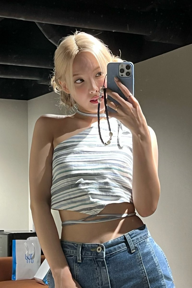 misahyundk's tweet photo. This is one of Nayeon's craziest look

#TWICE #NAYEON https://t.co/nTAxc5FoUW