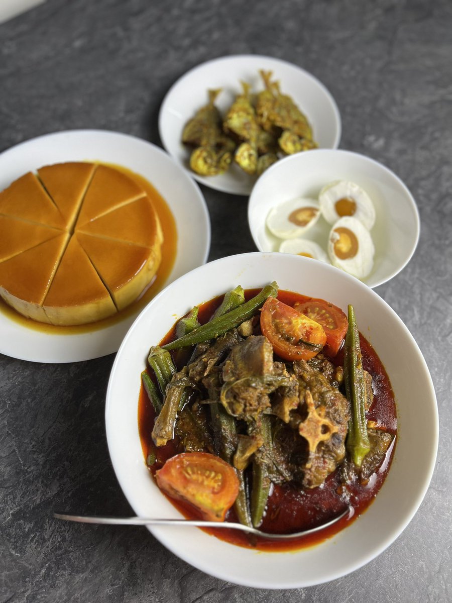 ayennnsb's tweet photo. Husband suka betul makan puding karamel yang resepi @khairulaming ni. Kalau boleh hari2 suruh buat 🤣 https://t.co/2YmmgcegYr