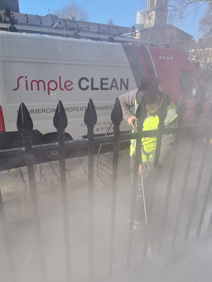 simplecleanuk's tweet photo. 👉 When it comes to making a great impact on your customers, we know first impressions count and we will have your image sparkling from the outset. ✅

📲 020 8916 2237

#simpleclean #commercial #property #landlords #building #flats #officespace #roof #driveways #london https://t.co/3hTxHDXWzr