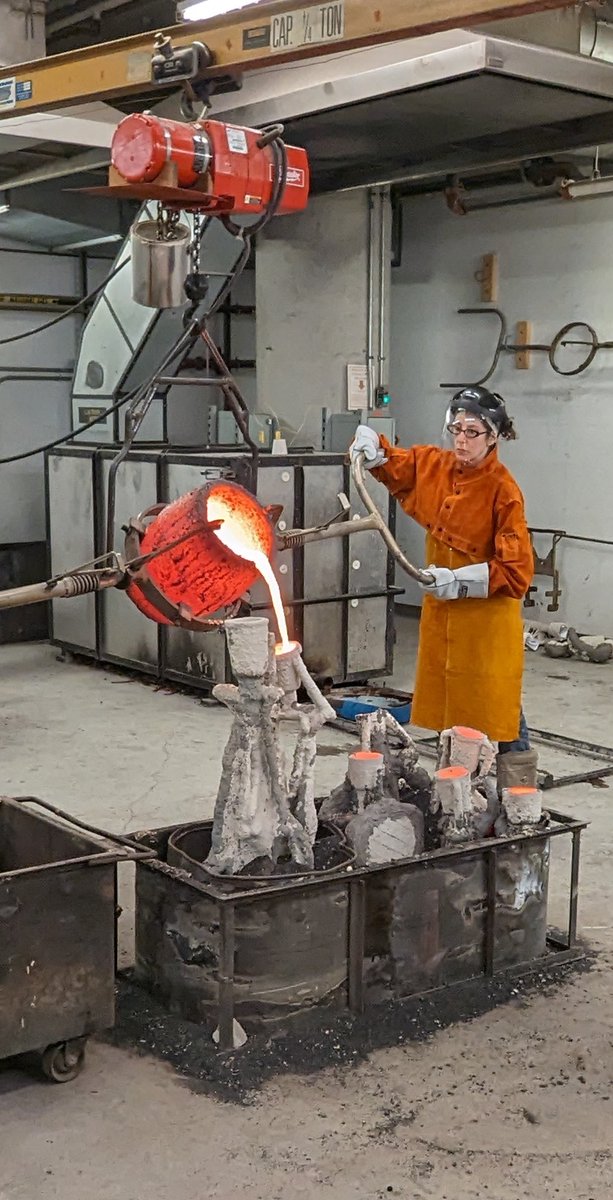 Mythic_Gallery's tweet image. “When I pour metal, I am able to be in a hyper-focused flow state. Metal casting is a primordial process and the molten metal is mesmerizingly gorgeous.” 
~Rachel Scheinfeldt

More about Rachel:
mythicgallery.com/artists/rachel…

#MythicGallery #OwntheLegend #ArtistProcess
