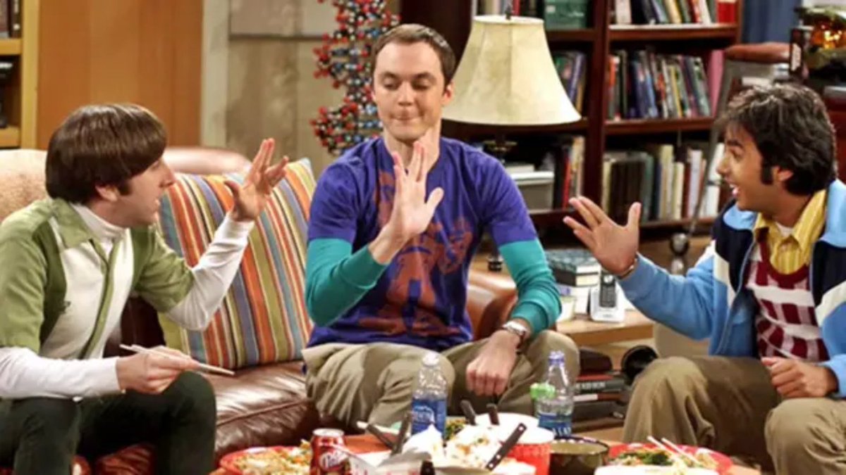 "Tijeras cortan papel, papel cubre a piedra, piedra aplasta lagarto, lagarto envenena a Spock"

🎬The Big Bang Theory