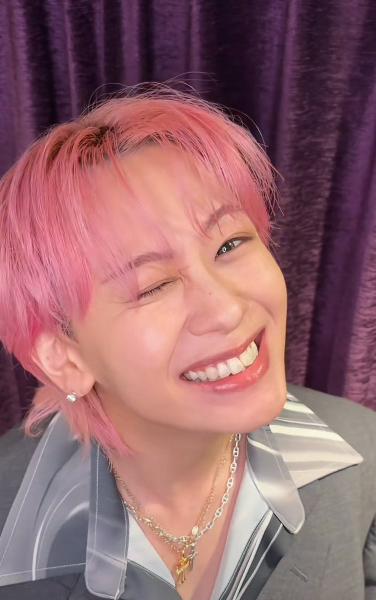 ウインクすると首をこてんとしてニコニコしちゃうのさすがにキューティクル😇